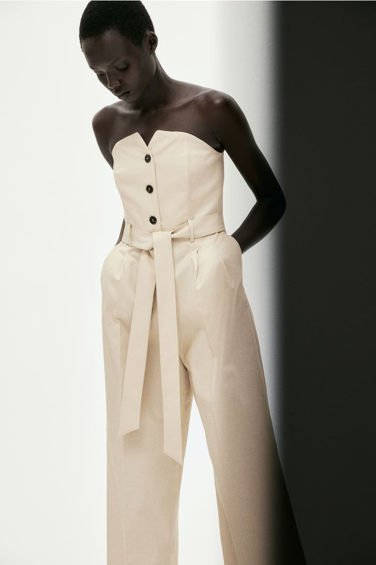 Bandeau-Jumpsuit mit Bindegürtel | H&M (DE, AT, CH, NL, FI)