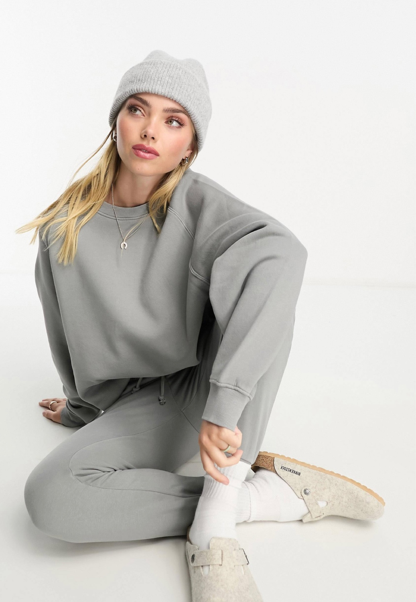 Grey sweatshirt and jogger set for autumn/winter🤍

#asos #pullandbear #greysweatshirt #coord #autumnwinter #autumnoutfit

#LTKFind #LTKstyletip #LTKSeasonal