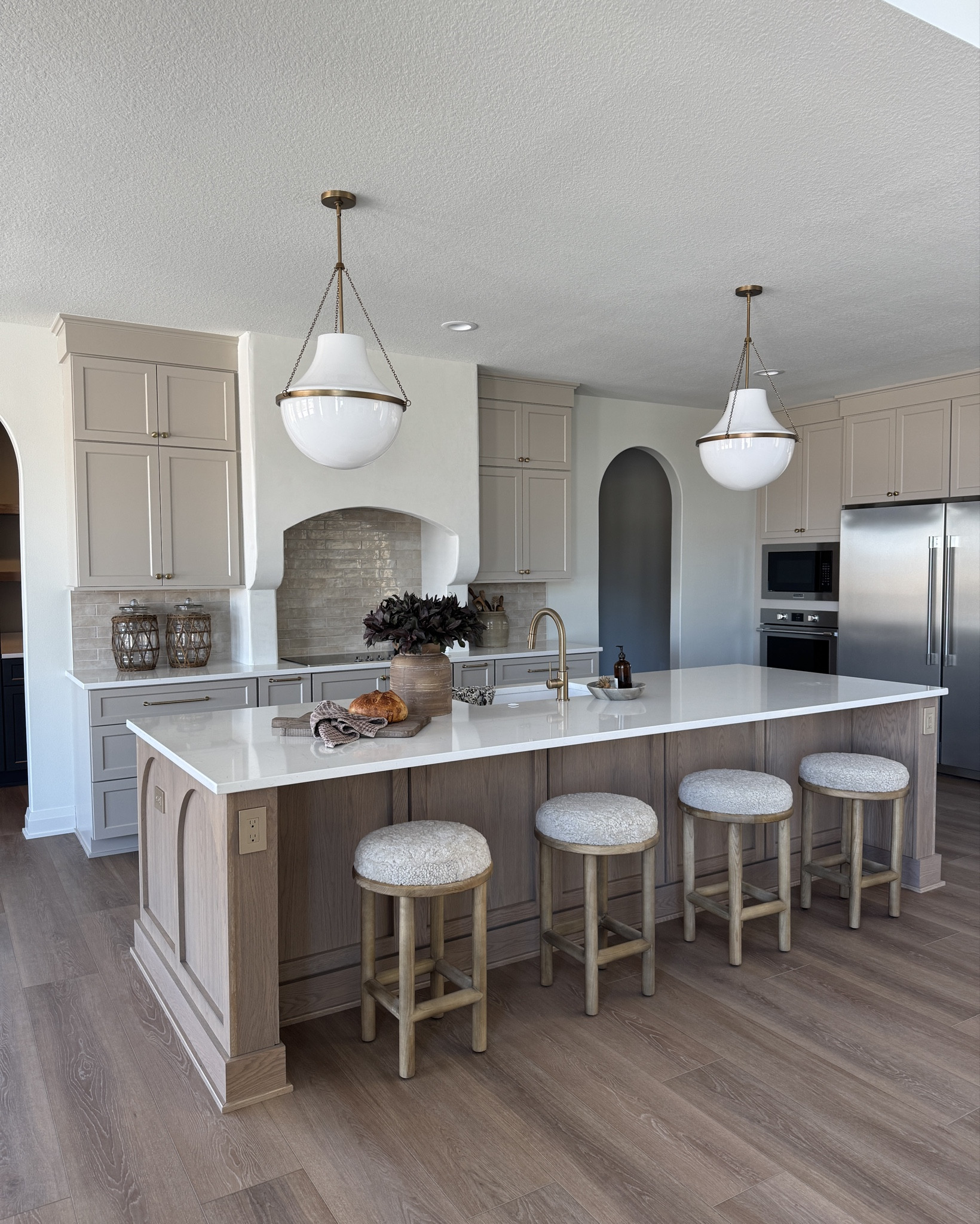 Kitchen and living room links🤍

Island pendants, counter stools, built in decor, kitchen decor, living room decor

#LTKFindsUnder100 #LTKHome #LTKFindsUnder50