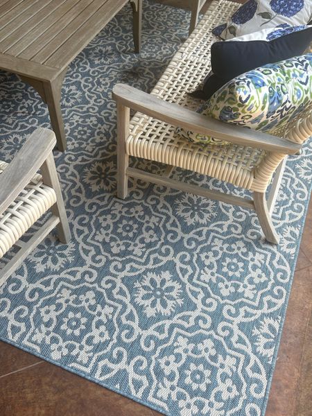 Blue and white outdoor patio rug 

#LTKhome #LTKunder50 #LTKstyletip