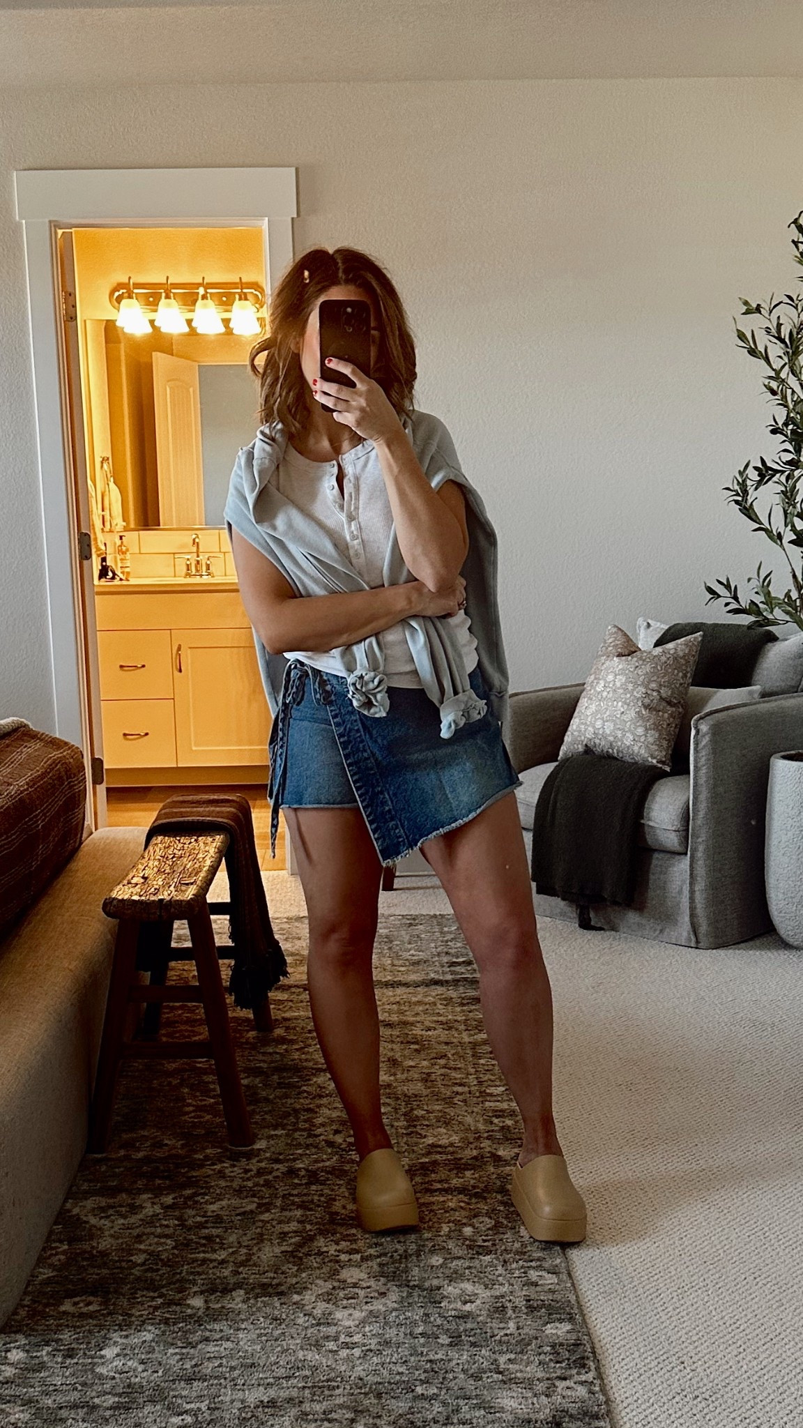 Cannot get over how comfortable and cute these #crocs are 😍 they go with literally everything

Got this sweater from a friends boutique but I’ll link similar ones 🙌🏼 shirt is a size S, skort is a size 4. Crocs I sized down one from my regular size 7. 