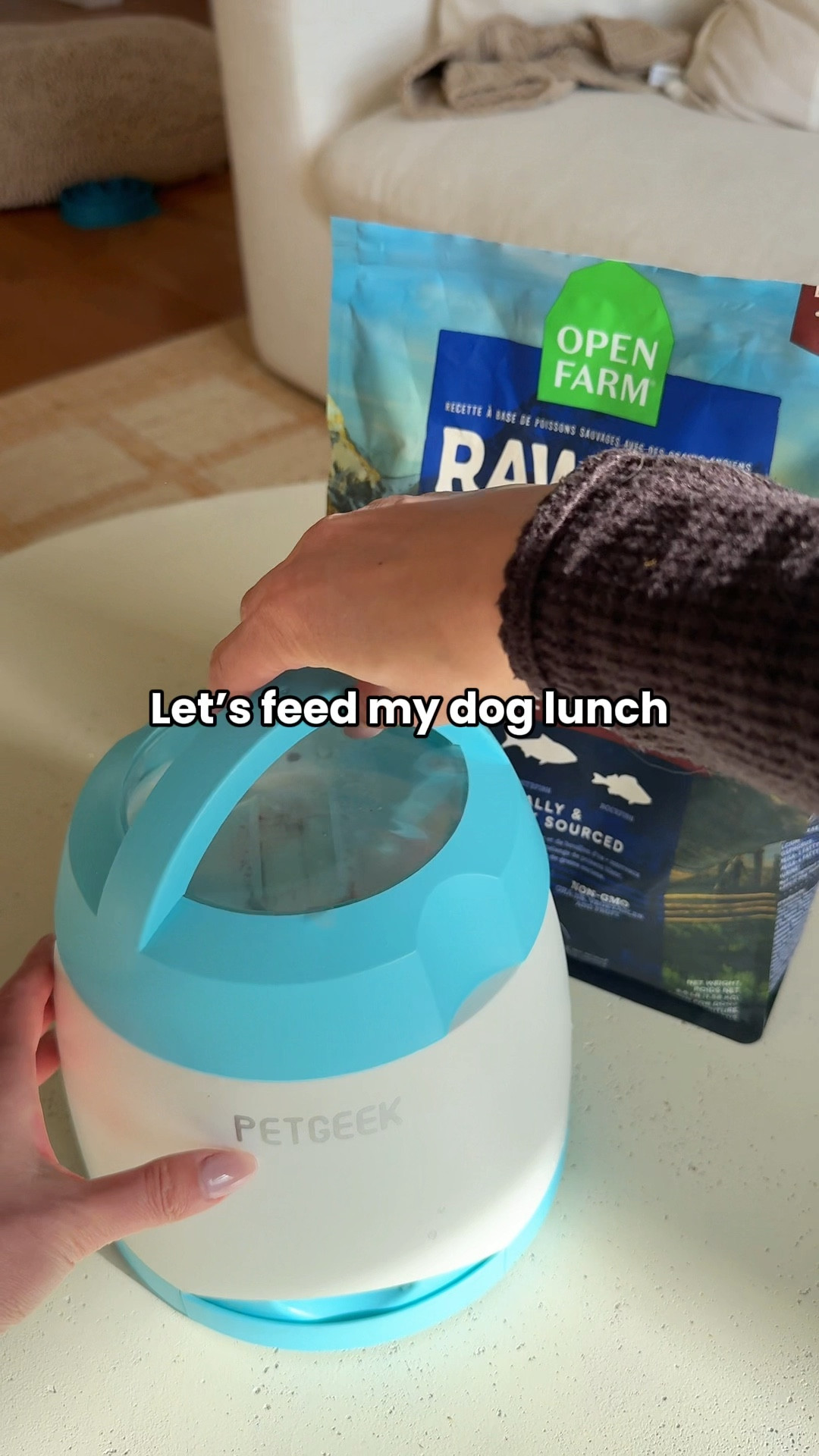 One of my favorite enrichment toy! 

Feeding Open Farm RawMix Kibble! 