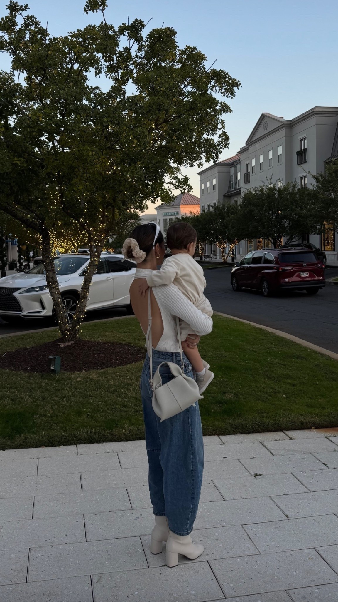 The barrel jeans I’ve been wearing nonstop are 40% off today! And I get so many questions on this top but it’s unfortunately an oldie but I linked similar ones! 

#LTKStyleTip #LTKGiftGuide #LTKmomlife