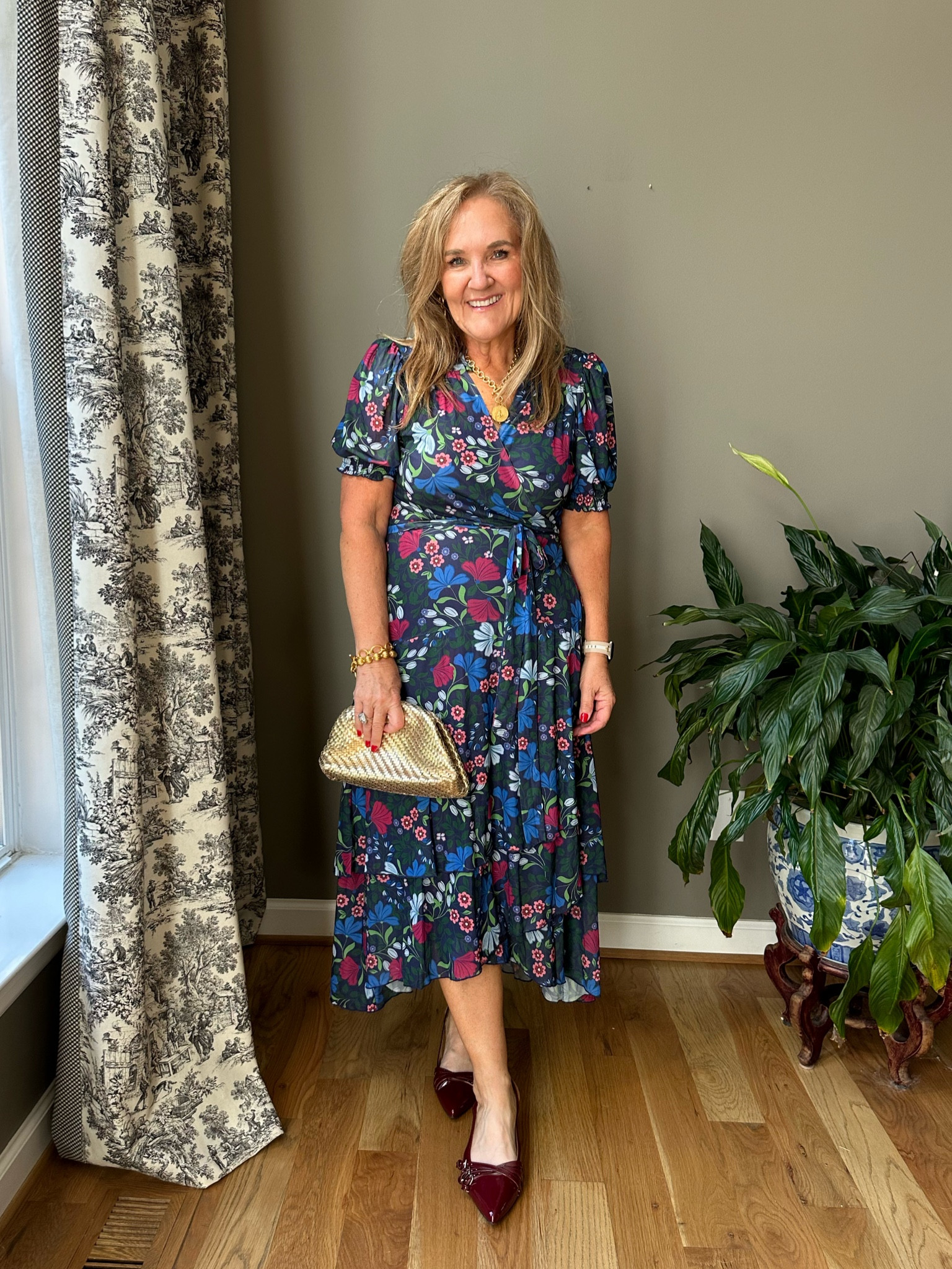 Such a pretty dress for under $50!!!

I’m wearing a medium. Wrap dress. High low style with pockets. Great for a fall wedding guest Sunday dress or shower. Layer with a denim jacket over the top or a navy blazer too. I’ll link a couple. 


#LTKFindsUnder50 #LTKOver40 #LTKWedding
