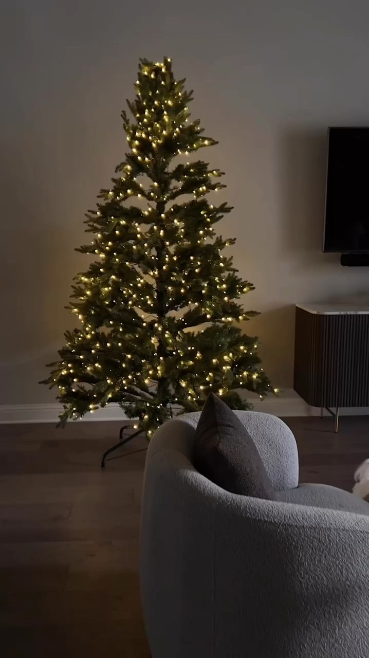A moment for this classic yet modern beauty of a Christmas tree x @kingofchristmas 🌲 | + offers different glow settings too! ✨

▫️8’ Alpine Fir Artificial Christmas Tree - Warm White LED Lights

#LTKSeasonal #LTKHoliday #LTKHome