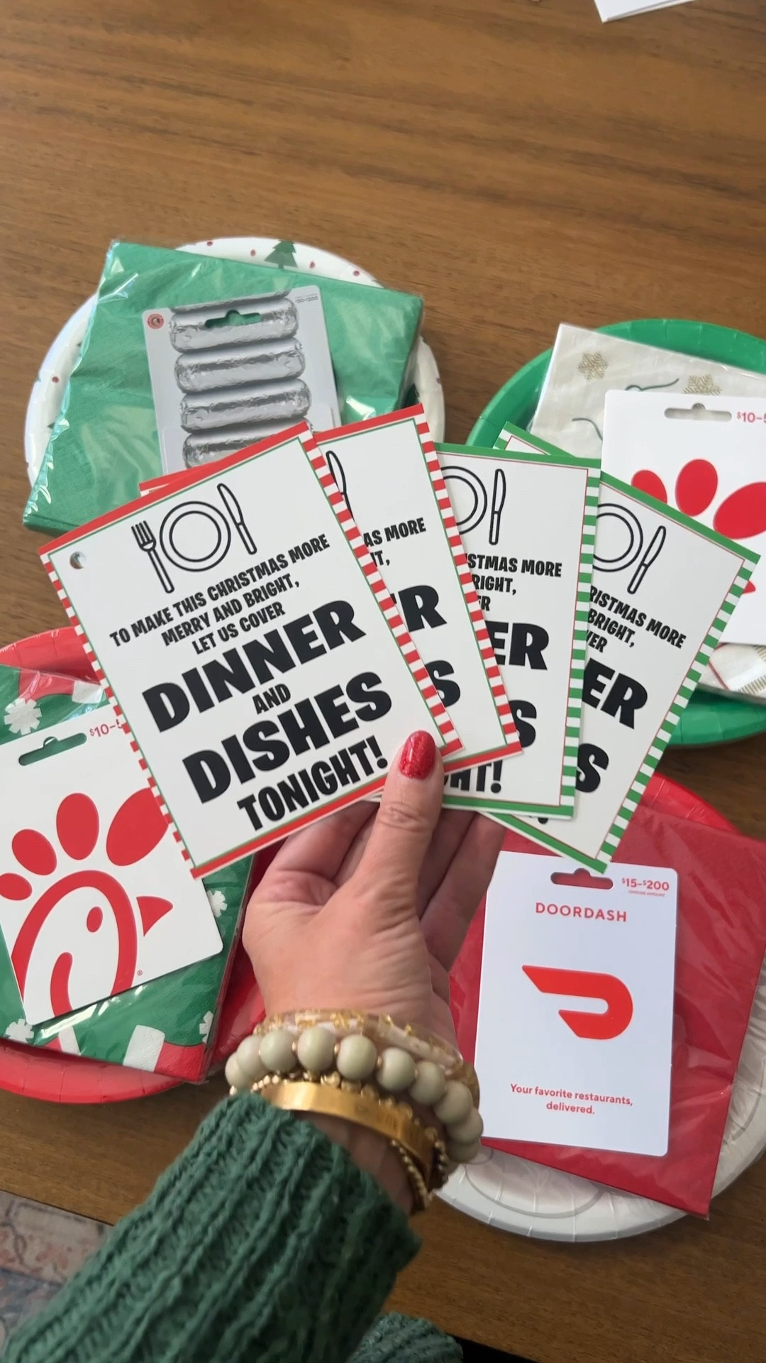 Find the free printable tag on crispcollective.org❤️🍽️🎅🏼