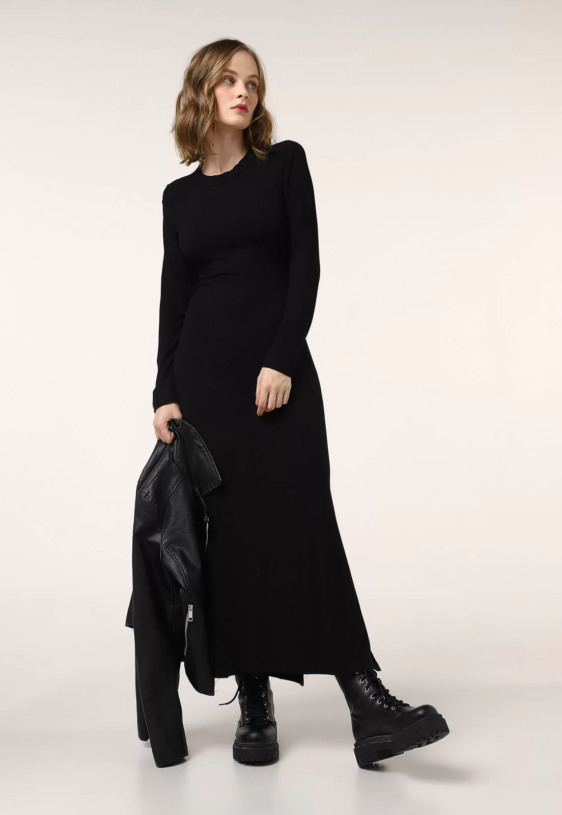 Vestido Colcci Midi Canelado Fenda Preto | Dafiti (BR)