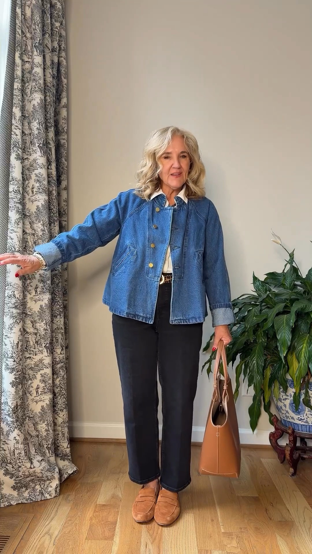 Gotta say, this denim jacket is a nice change from the usual jean jacket. I'm wearing a medium in the jacket, a small in the white blouse, and a medium petite in the black pants.