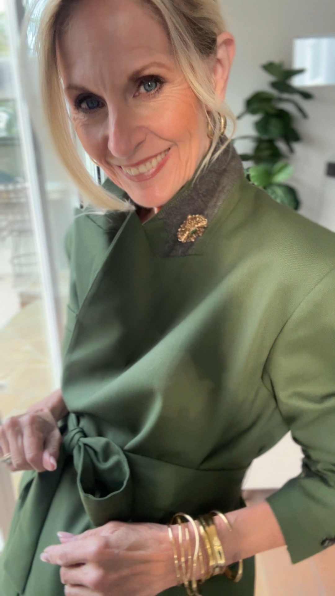 Oh I saw these coming…

If you know me and are following my account, you know I love to style the new trends when for 50+.

Balloon Pants are definitely a trend for Spring.

I always feel there is a way to style trends with sophistication so you can ease into them when you might not otherwise try. I will say it again, not all trends are for everyone but I think I like this one.

Do you? If not m, that’s ok. There’s so much to choose from out there in the fashion world.

Why does this one work? For one, the Balloon pants aren’t huge. Plus, by cinching in the waist on the blazer gives me shape and balances out the shape of all the fabric on the bottom.

Let me know in the comments if you would give this trend a try.

Follow me for more 50+ style inspiration.

#LTKootd #LTKOver40 #LTKdayinmylife