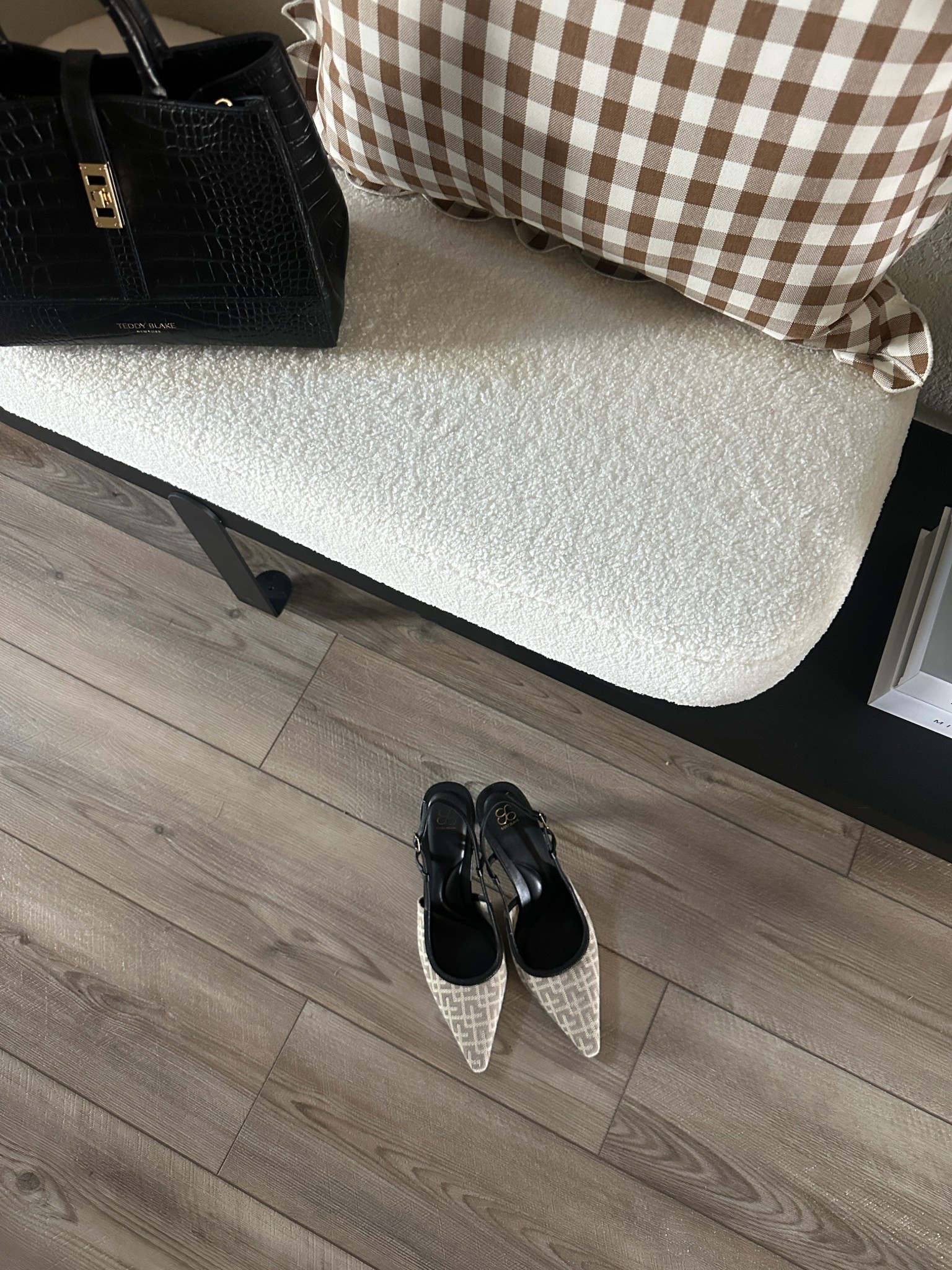 It’s all in the details… accessories, make the look 🤍

#LTKgrwm #LTKValentine #LTKootd