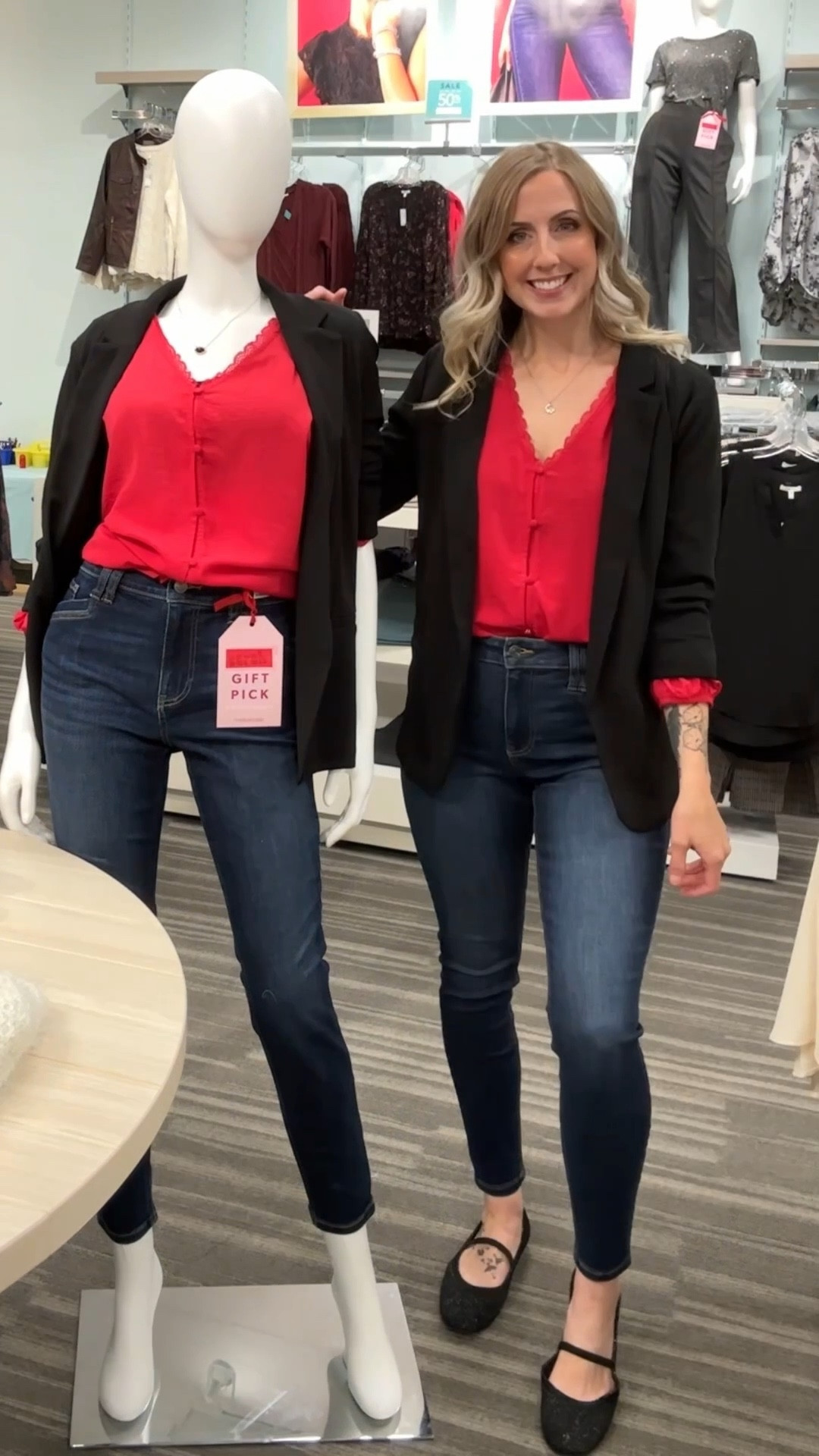 Wearing small in tops and jeggings and 27 in silver jeans (could size down to 26)

#LTKootd #LTKMidsize #LTKgrwm