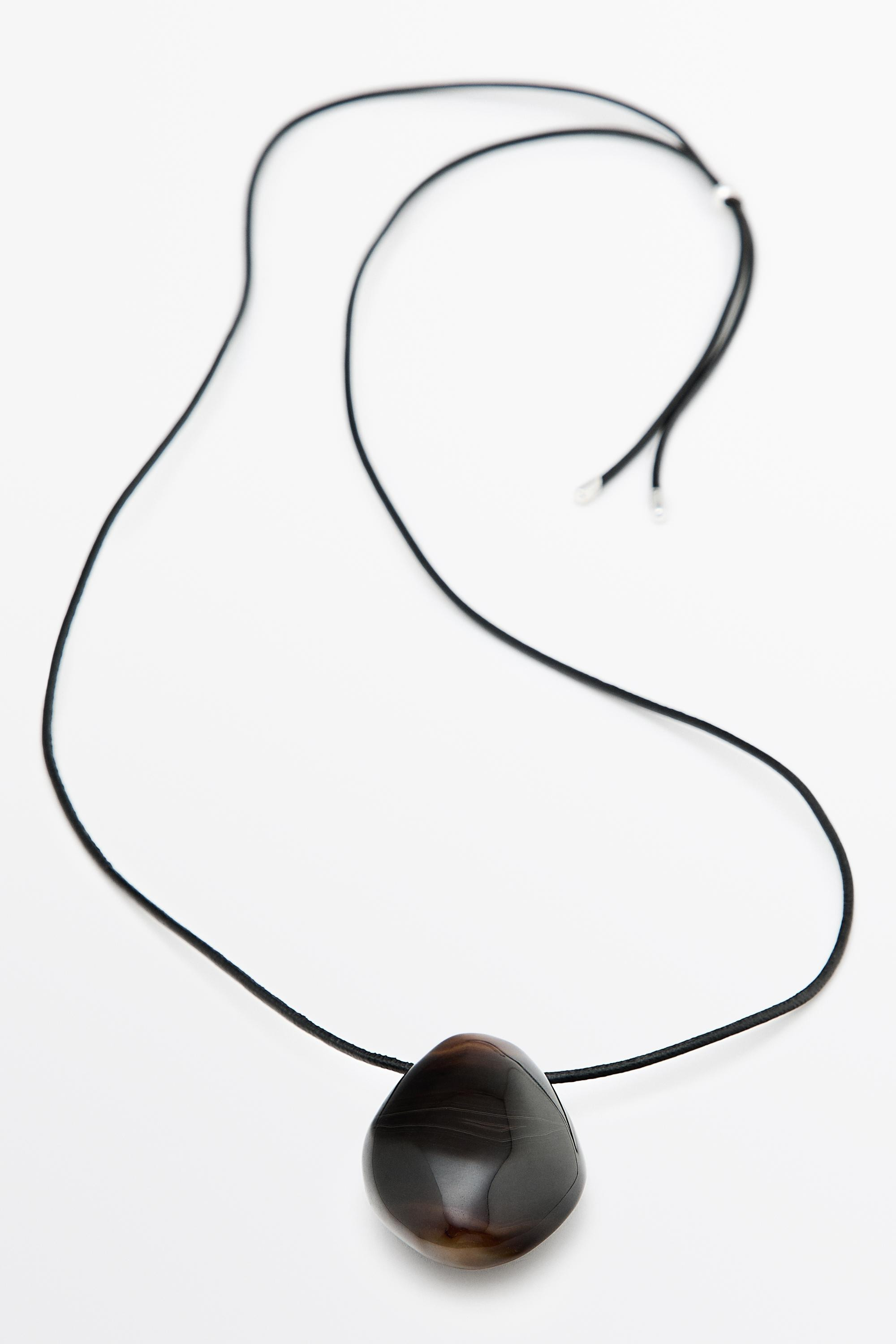Stone pendant necklace | Massimo Dutti US