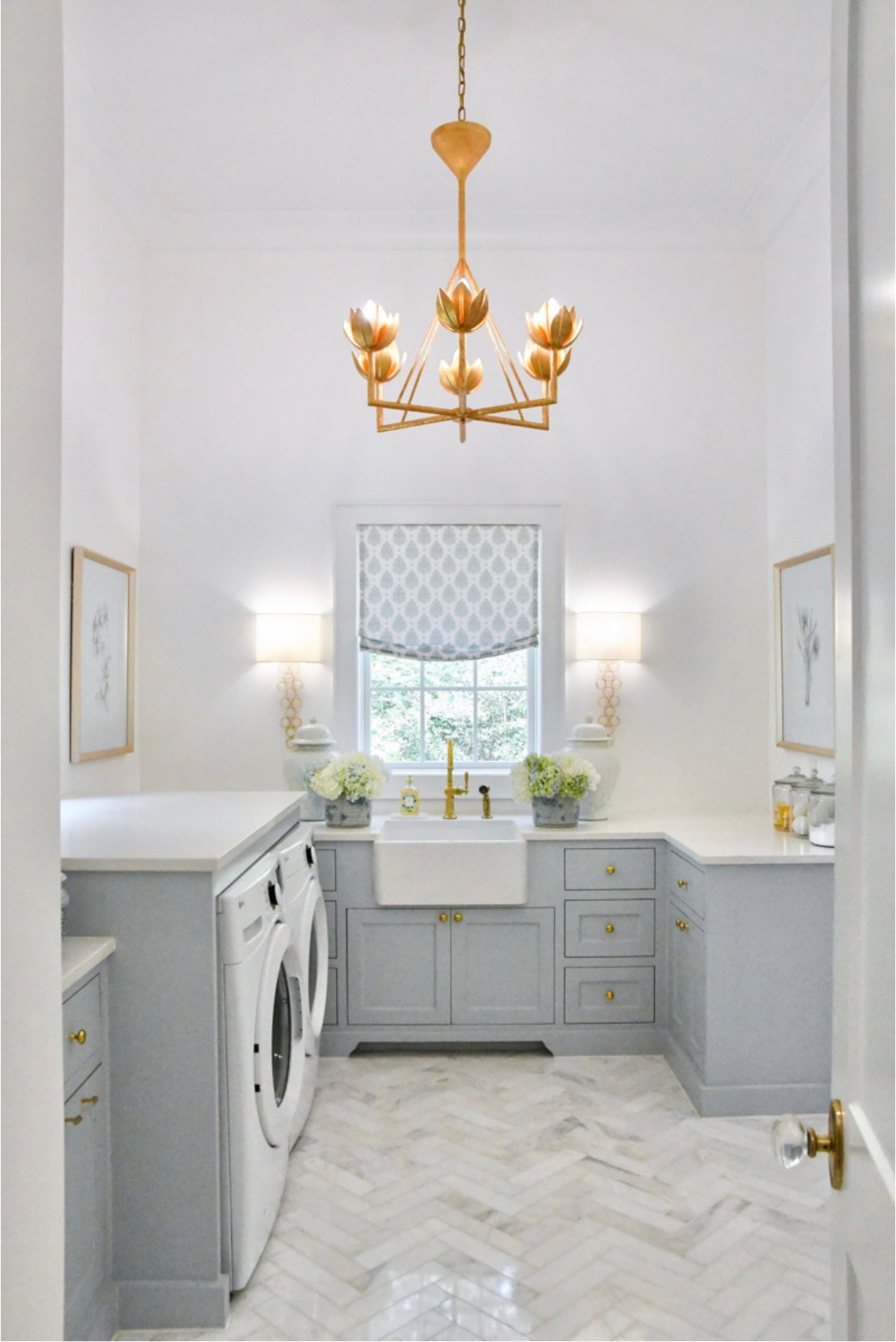 Utility room, laundry room, home decor
Wall sconces, chandelier
Washing machine, washer, dryer, front load

#LTKHome