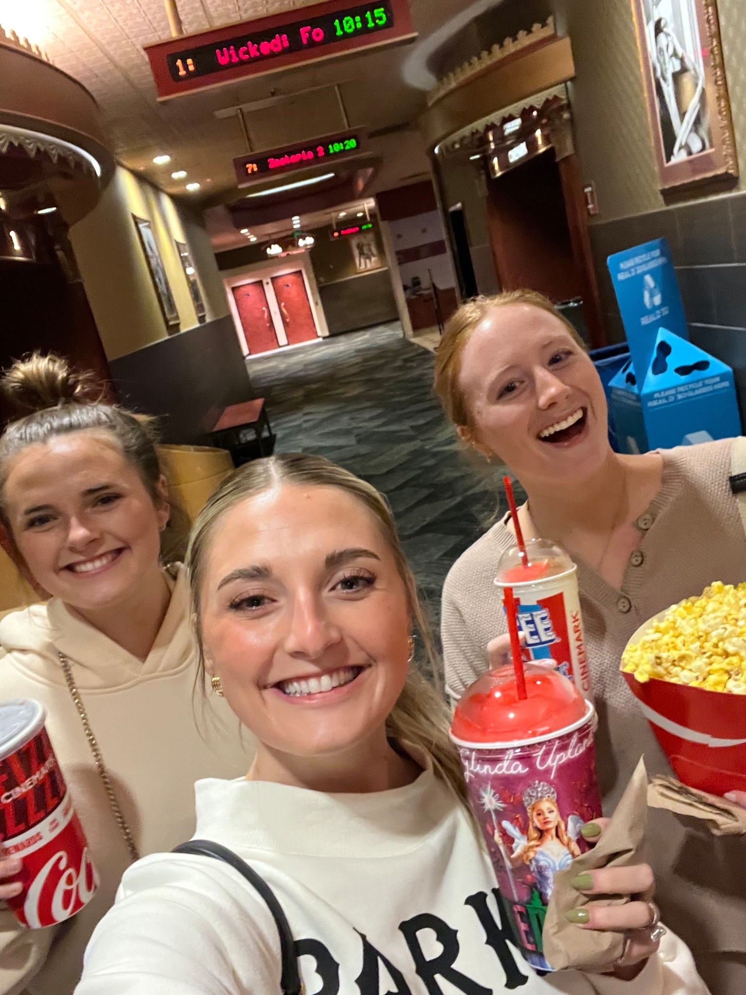 Sister night at the movies!🤍🤍🤍

#LTKHoliday #LTKTravel #LTKootd