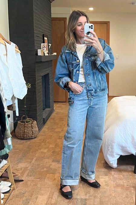 Low key obsessed herb this double-denim situation… I spent the afternoon styling these jeans and they have exceeded my expectations. More to come!
