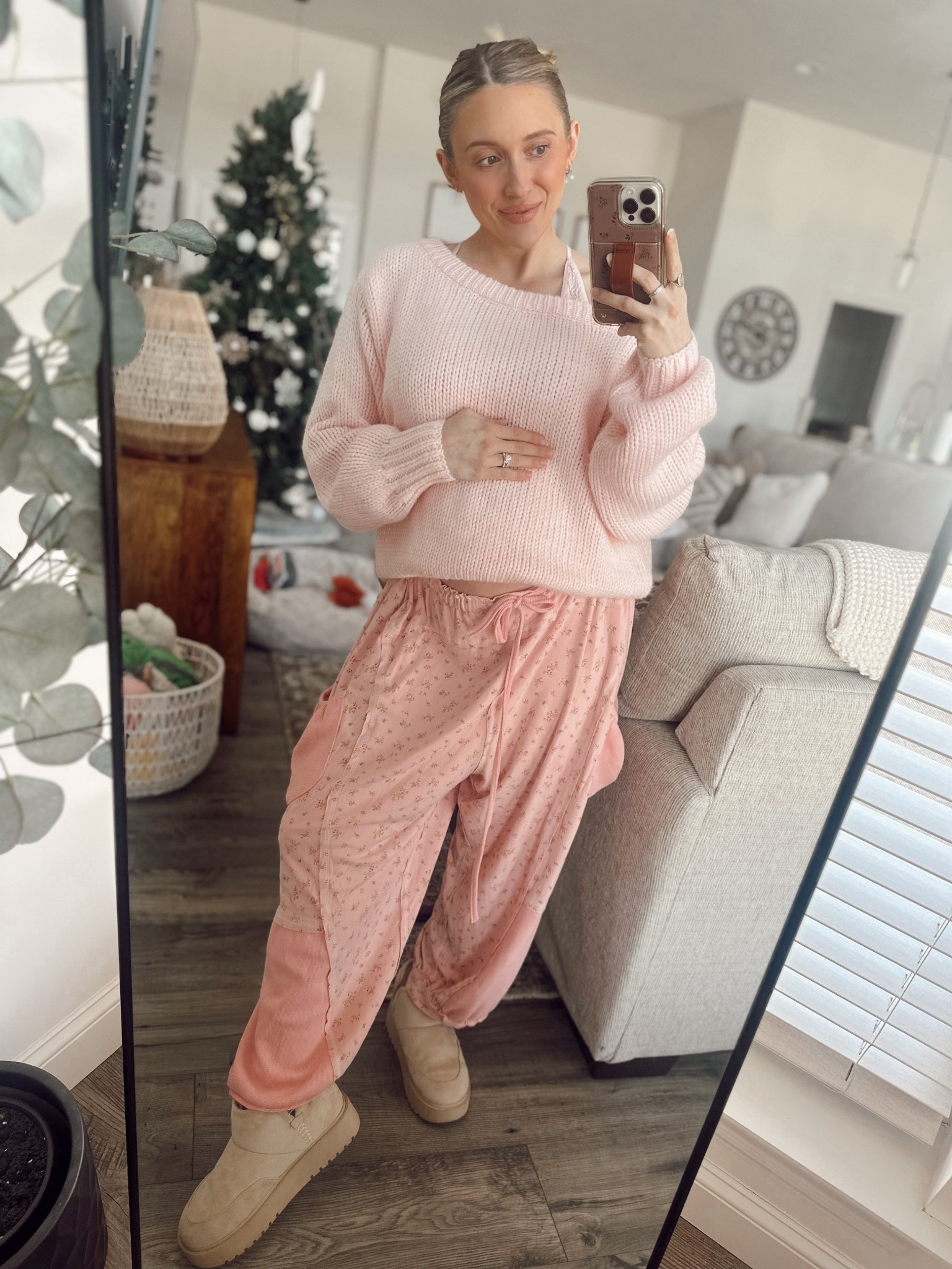 loving these sweat pants from the brand “POL” so unique! Size small 💓
Linking a ton of cute pink sweaters for Valentine’s Day 🎀💓🌸🌹

#LTKU #LTKBump #LTKmomlife