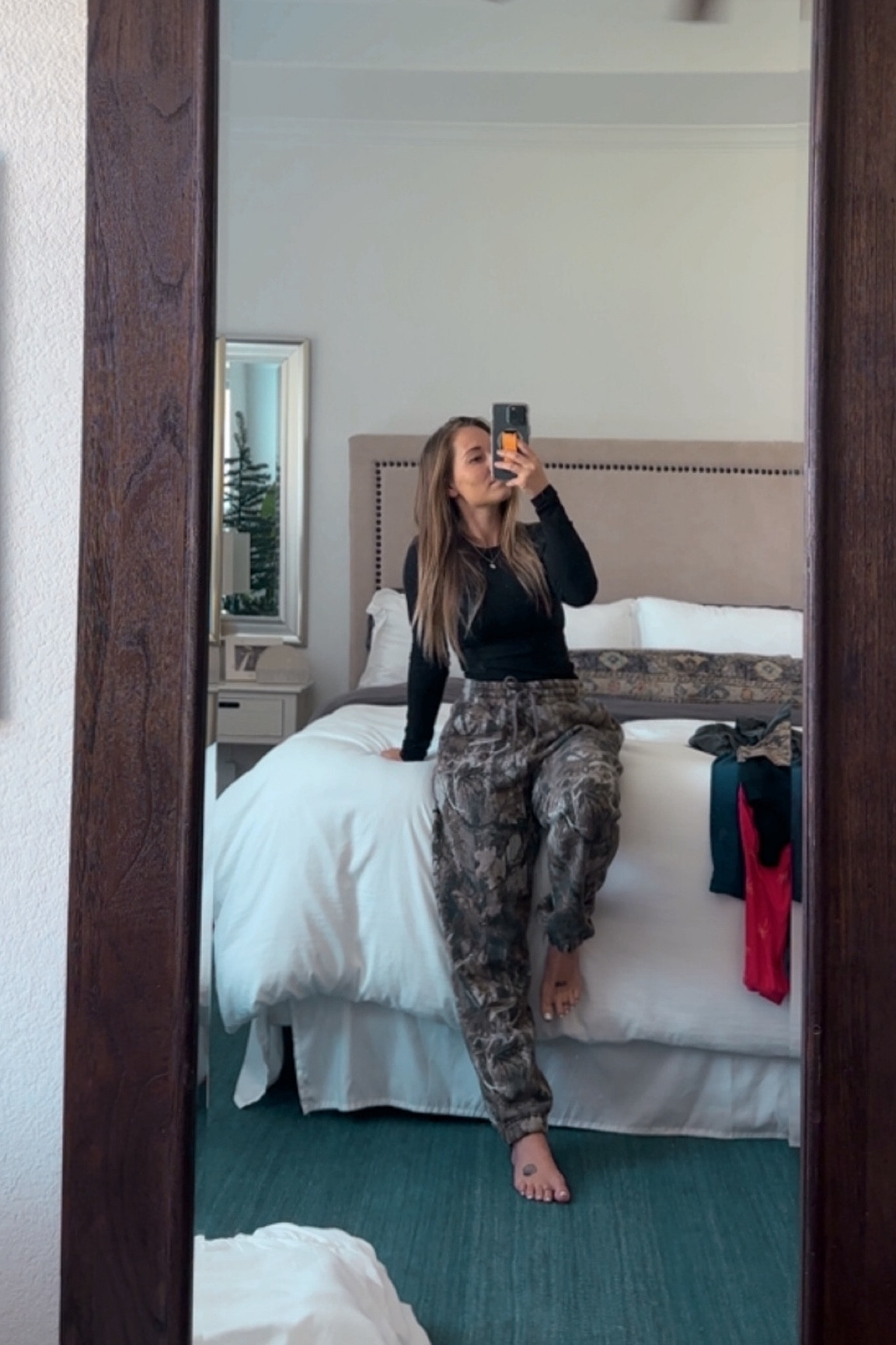 Wearing men’s small in joggers. 
XS in top.