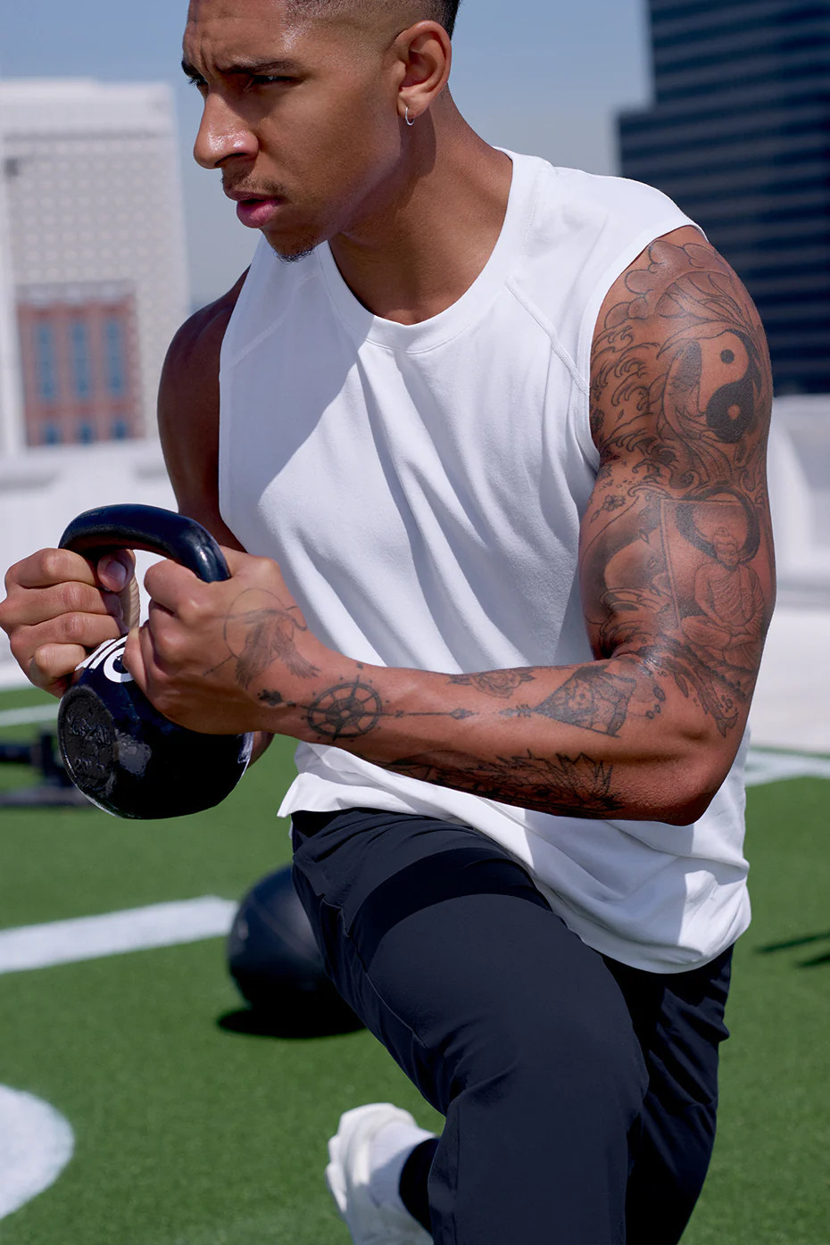 ALO Vapor Muscle Tank Top in White, Size: XL | Alo Yoga