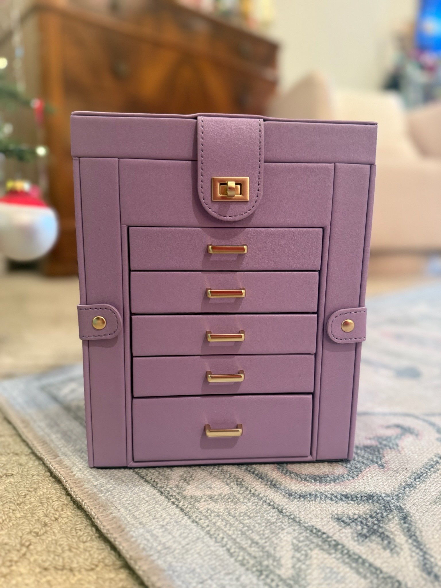 amazing jewelry case that looks sooo $$$ comes in a ton of colors!!!! 

#LTKGiftGuide #LTKFindsUnder50 #LTKHoliday