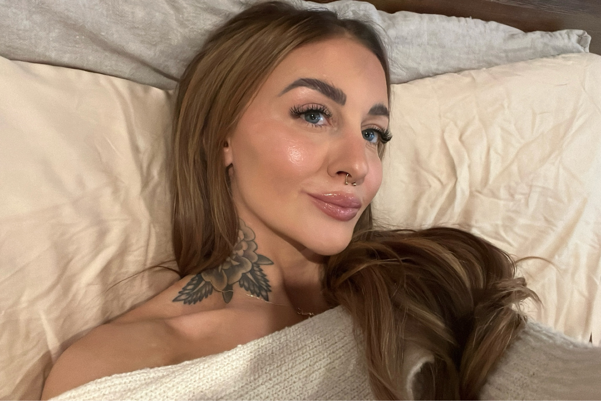 Glowy makeup ✨ obsessed with Patrick Ta + Summer Fridays gloss

#LTKBeauty #LTKFindsUnder50 #LTKStyleTip