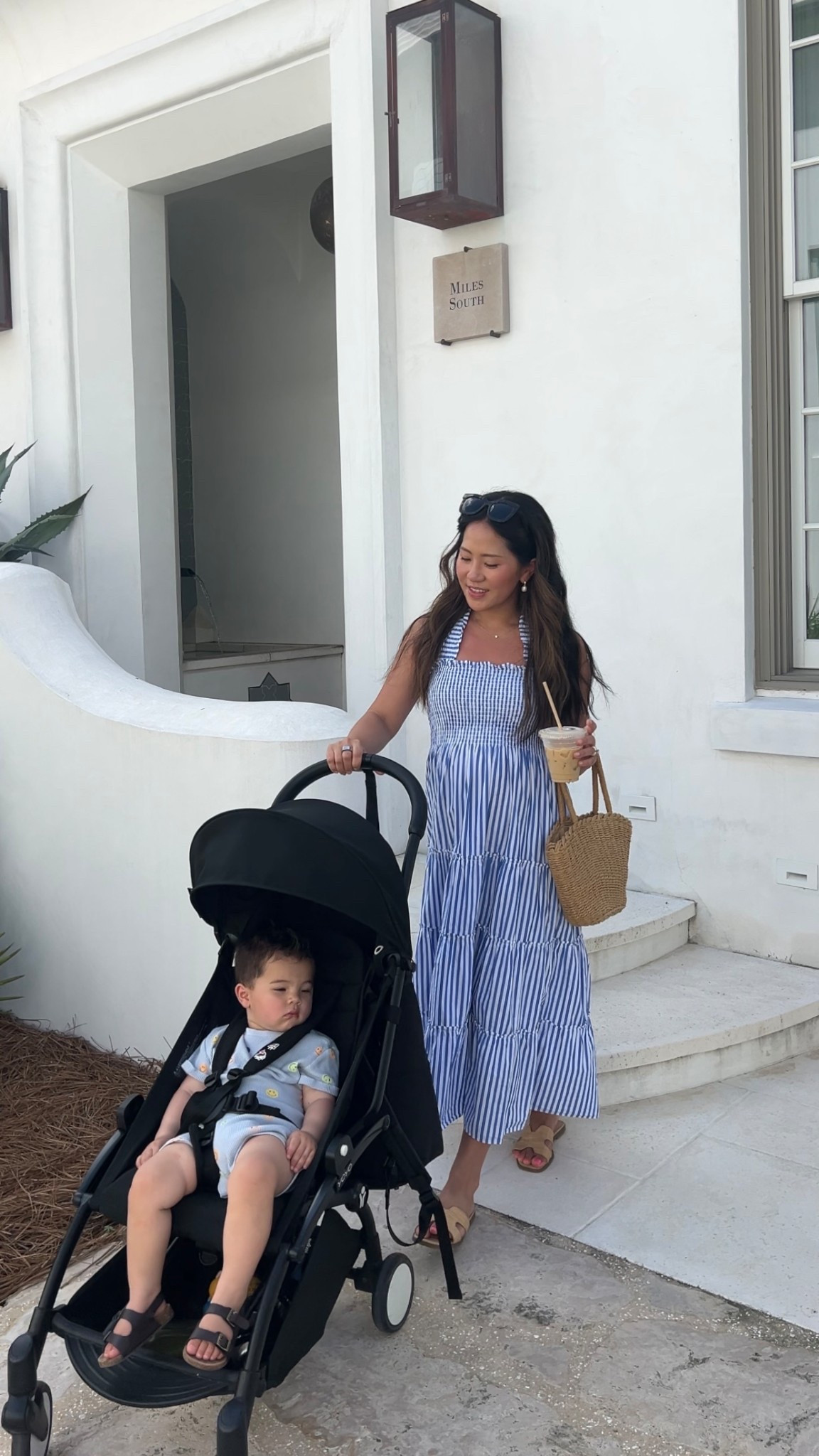 Outfit and travel stroller 