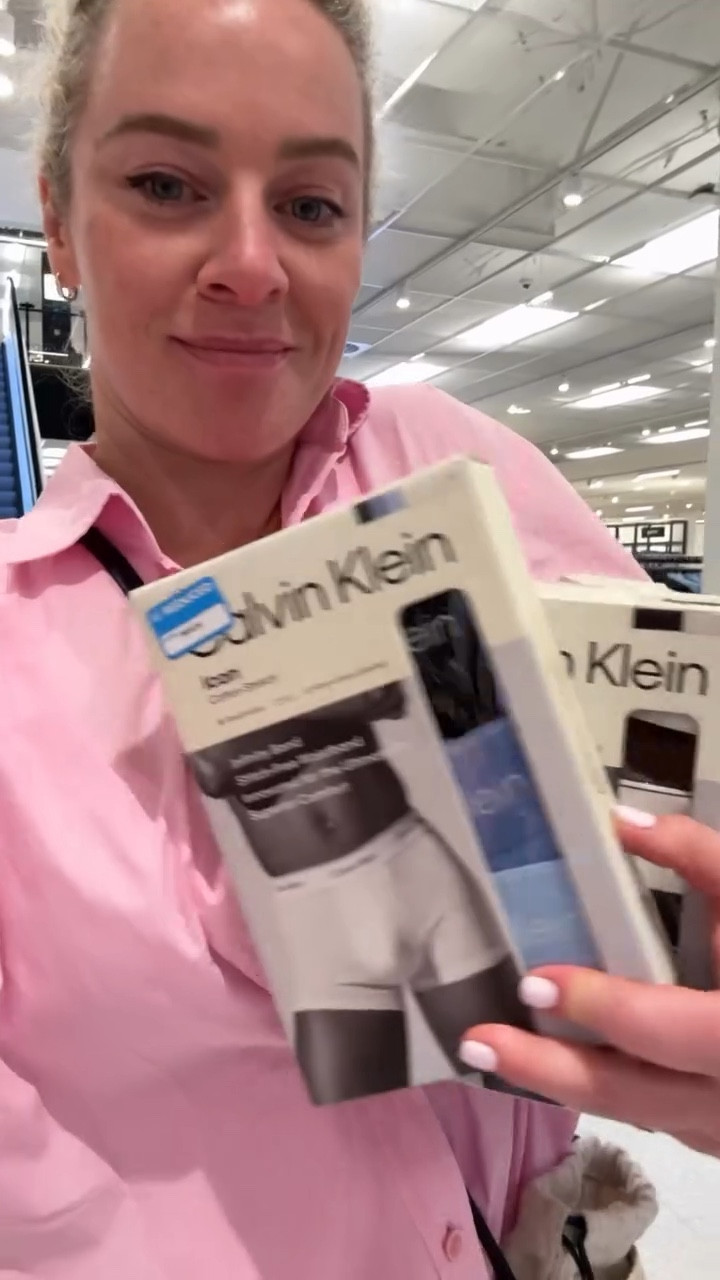 The @davidjonesstore Black Friday sales are to be taken advantage of. Men’s jocks are on sale - these are good gifts for the kids to give Dads or Grandfathers on Chrissy day. Who doesn’t need fresh briefs! 🩲