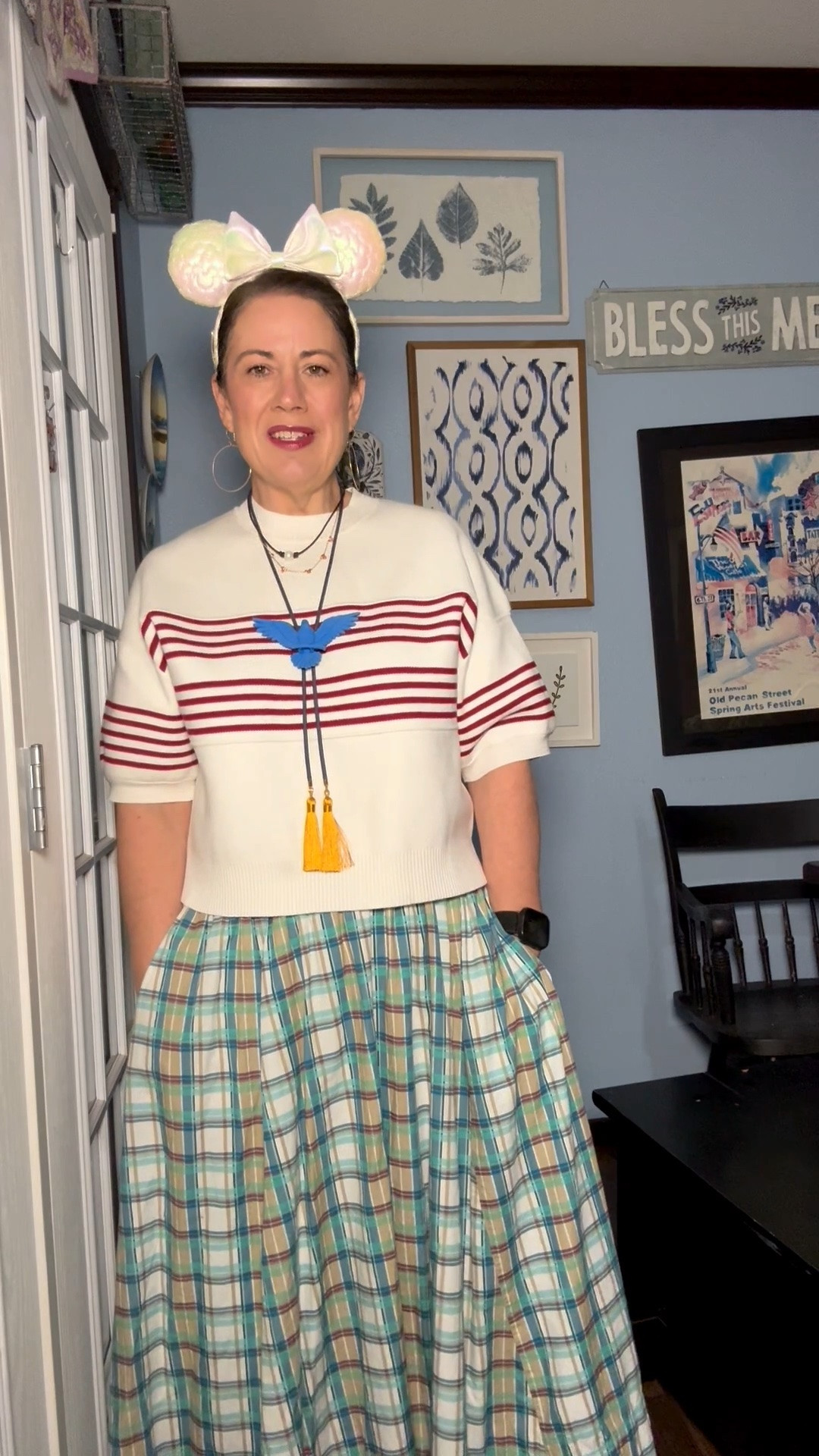 Starting the week with an @Anthropologie outfit and the cutest bolo tie from @Rahya Jewelry Design 🤠✨ And of course, it’s Minnie Ear Monday! 🎀🏰

#MainStreetMona #MinnieEarMonday #AnthropologieStyle #TeacherOOTD #BoloTie #DisneyStyle