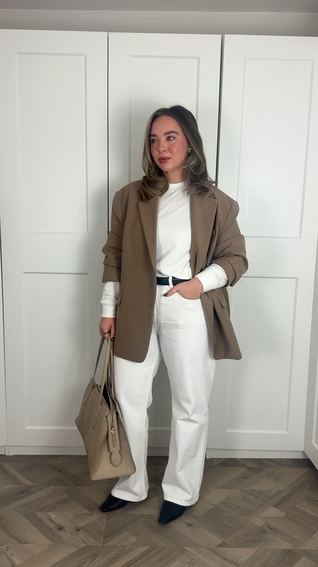 if a flat white was an outfit 💭

I wear a 31 short in the jeans, a small in the top, blazer is Reona but I’ve linked a near identical one 

spring outfit / white jeans / Abercrombie jeans / midsize outfit 

#LTKmidsize #LTKspring #LTKjeans