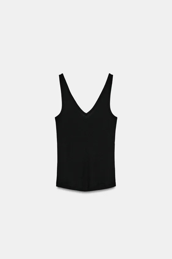 Top made of cotton blend yarn. V-neckline and wide straps. Straight hem. | Zara US