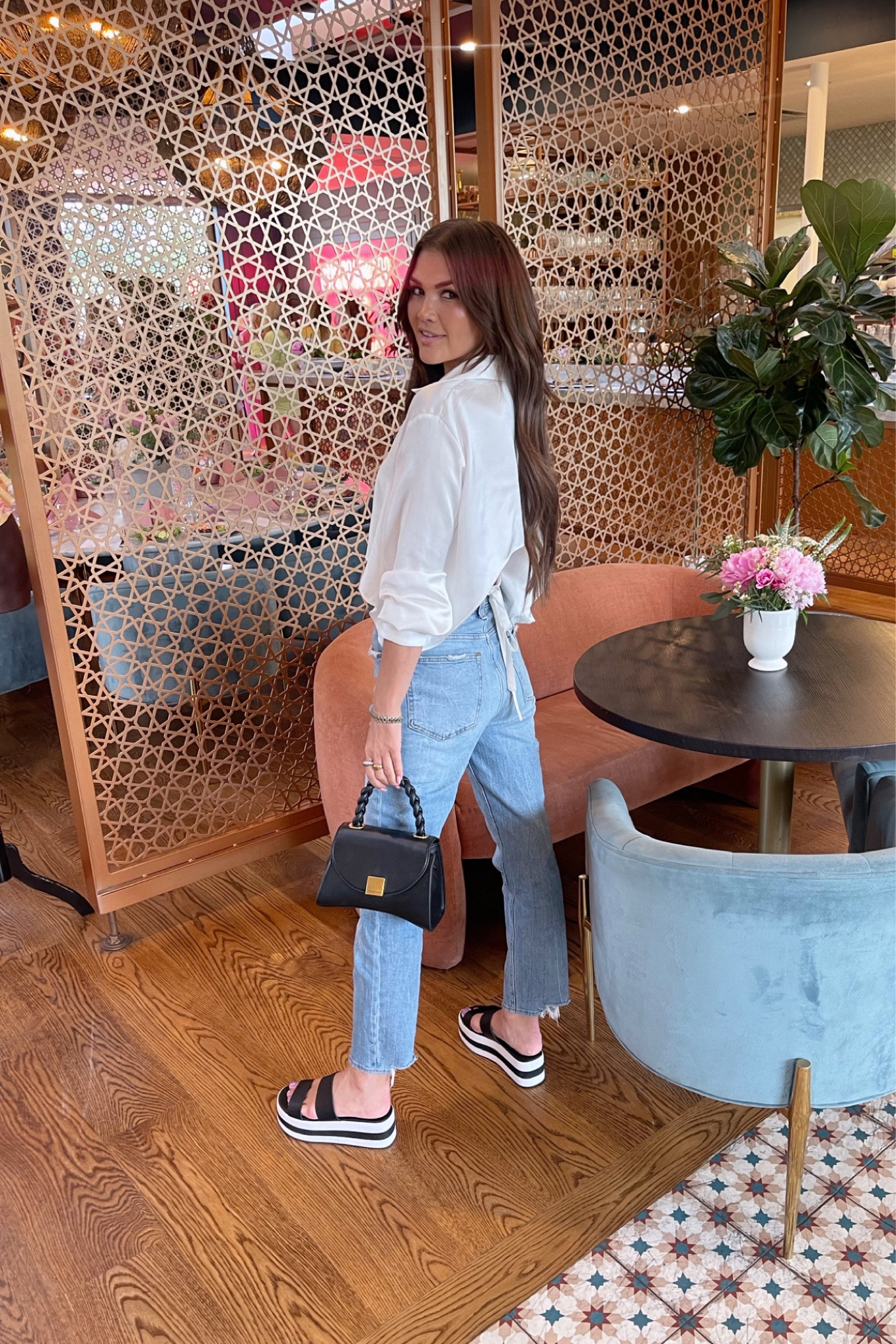 Abercrombie Mom Jeans 
Cecelia New York King Sandal 
Dolce Vita Tatum Handbag 

(Top is Zara - Linked on my IG) 



#LTKshoecrush #LTKitbag #LTKstyletip