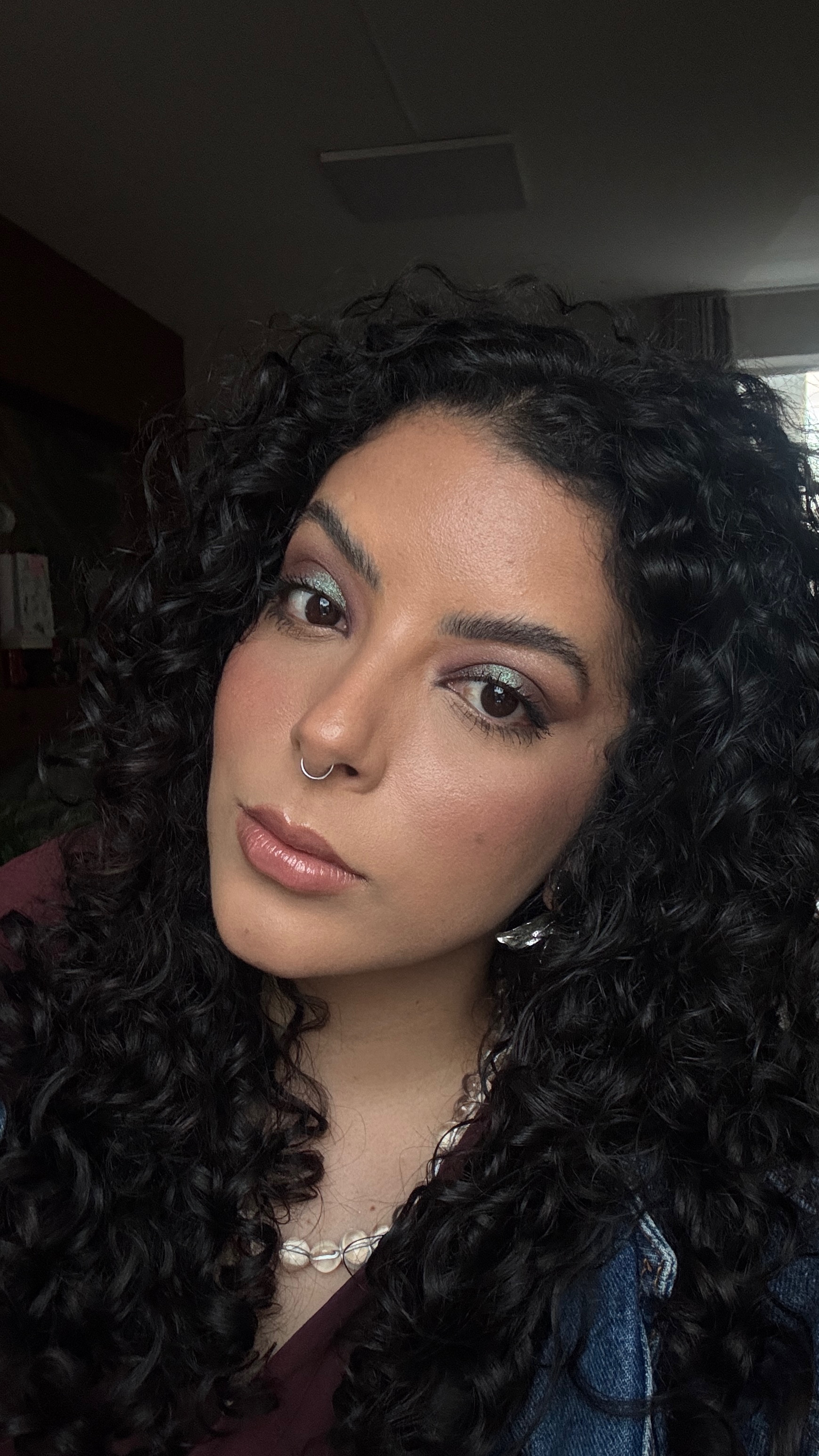 Uma vibe maquie-se comigo c/ minha playlist perfeita 💫💅💋

Make que fiz no meu aniversário e foi sucesso nos stories 🖤

Paleta de sombra Culture 
Blush Swiss Chocolate da @maccosmeticsbrasil 
Paleta topaz obssessions @hudabeauty 
Lápis Teddy @maccosmeticsbrasil @maccosmetics 
Máscara de cílios @essence.cosmetics.brasil @essence_cosmetics 

#beauty #makeup #maquiagem #maquiagemtutorial #tutorial #tutorialmaquiagem