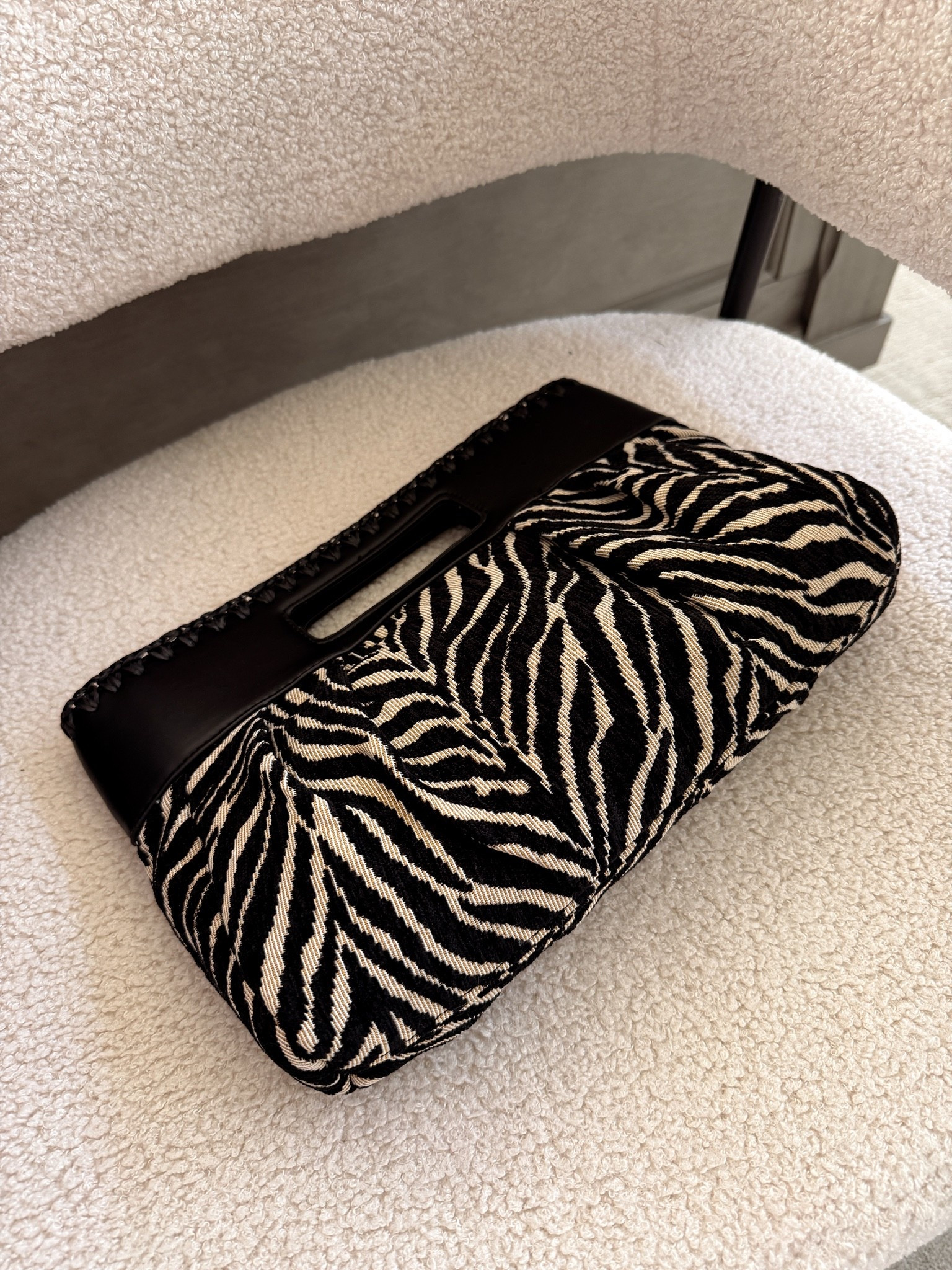 Zebra clutch