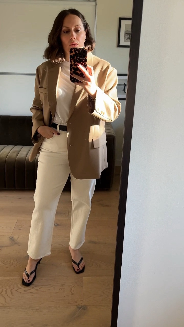 Trying on all my Abercrombie curve love jeans and showing you what I style them with.

All pairs linked below (apart from the one with splits in however they still make that style without the slits it’s just called the relaxed 90s Jean.

I’m wearing a 32 waist with all the jeans and pants, and all are the short length apart from the second pair of black jeans I show which are a regular length so you can see the difference in leg length. I’m 5.6ft for reference.

Denim, curve denim, curve jeans, midsize jeans, 

#LTKmidsize #LTKCyberWeek #LTKGiftGuide