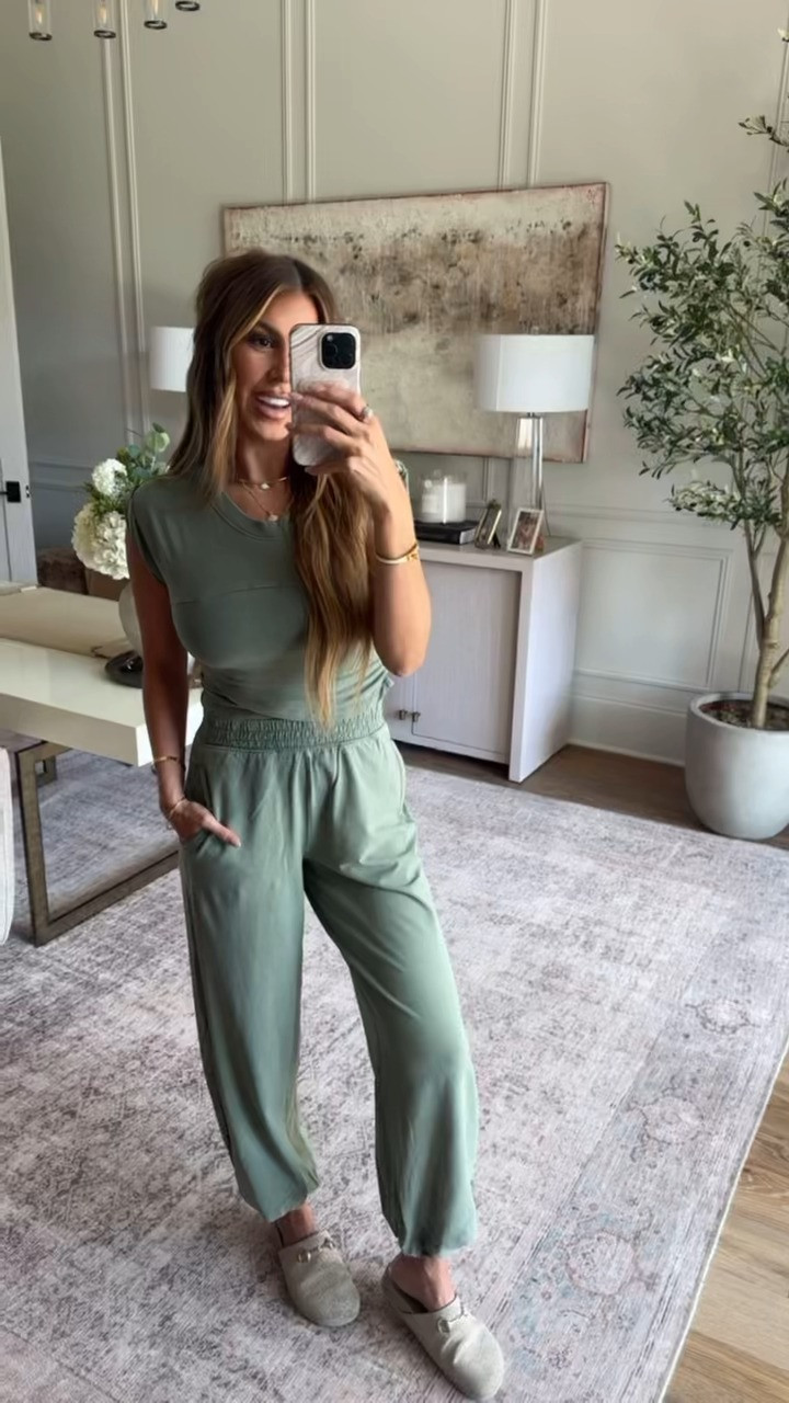 wearing a small 💚 

 
