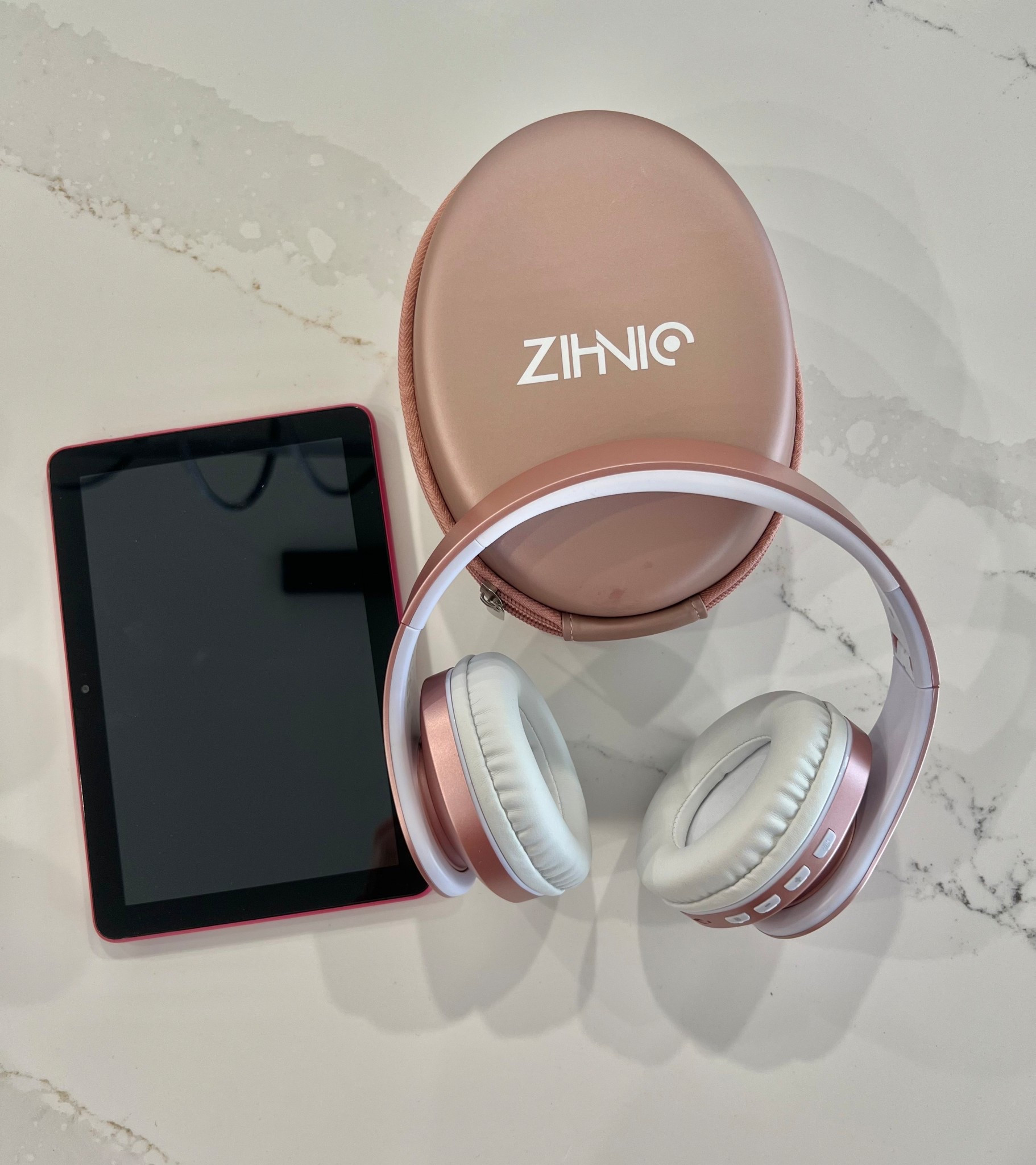 Quiet time, upgraded ✨
This tablet + wireless headphone combo is a must for travel, work, kids’ screen time, or just zoning out in peace 🤍
✔️ Clear sound + comfy fit
✔️ Wireless & foldable
✔️ Perfect for movies, learning, and everyday use

Both are linked in my LTK + Amazon Storefront — easy, affordable, and so worth it 👏
👉 Tap the link & grab them while they’re still in stock

#LTKfinds #AmazonFinds #AmazonMustHaves #TabletFinds #WirelessHeadphones
