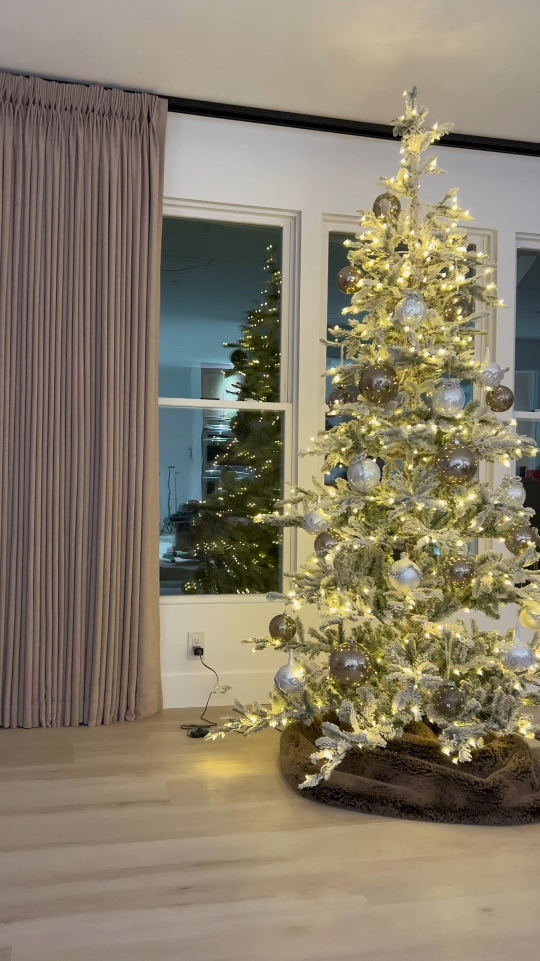 Christmas tree

#LTKHome #LTKSeasonal #LTKHoliday