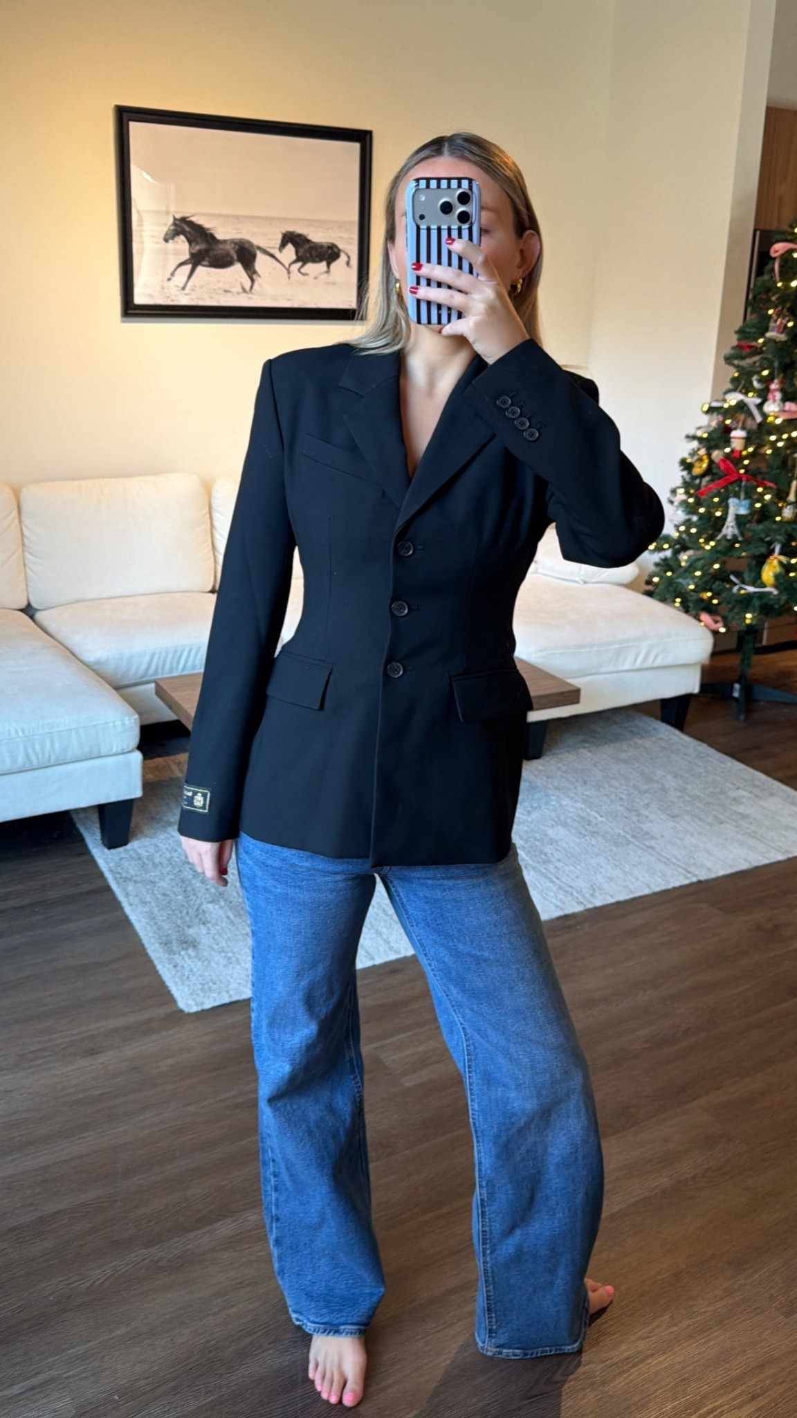 Black Fiveday sale prep @aritzia ! The sale starts 11/25 and runs through 12/1!🤎🍂 Wearing a 2 in the blazer!! Wearing 26 jeans and shade is “show me dark blue"

@aritzia #aritziapartner

@aritzia #aritziapartner