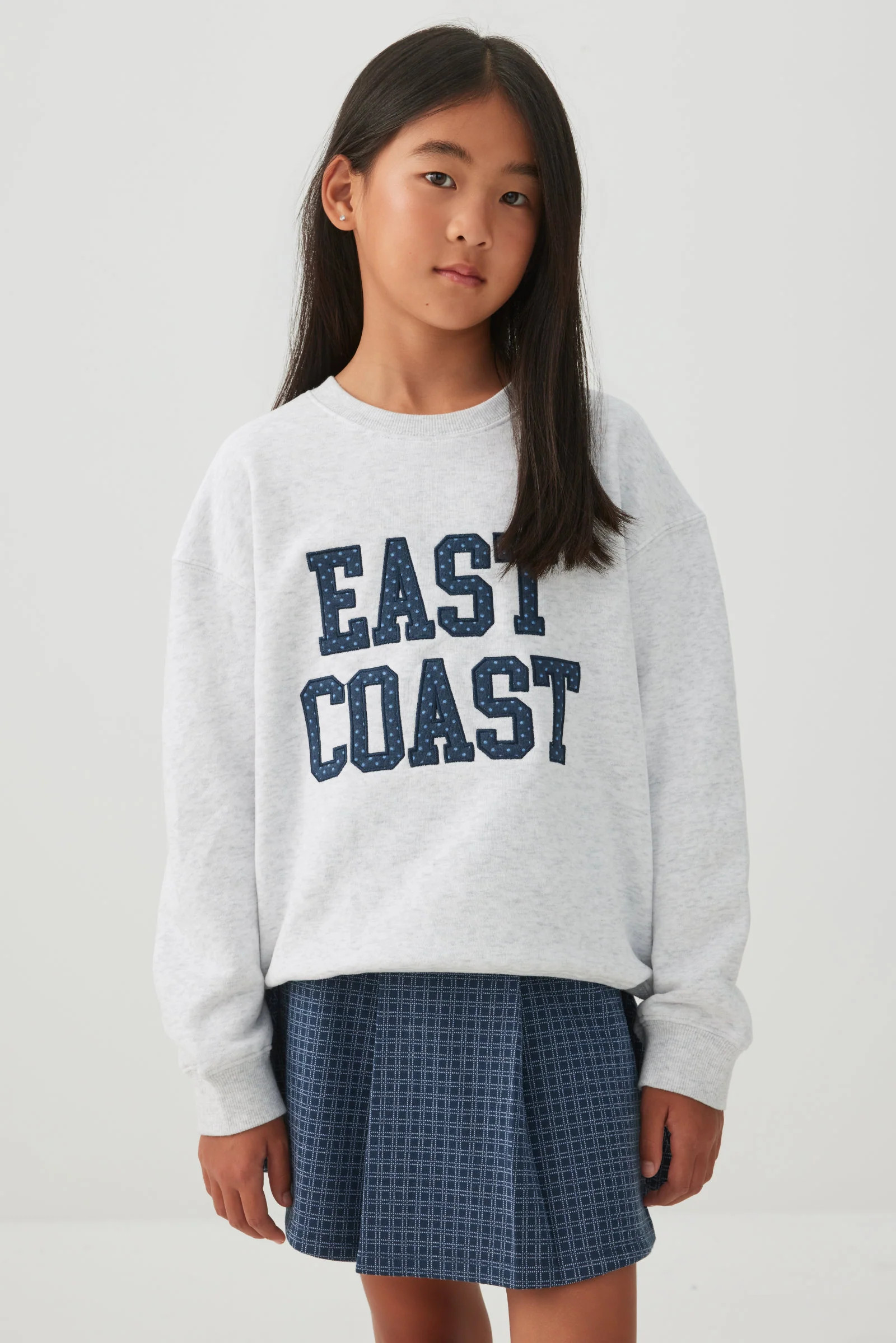 MADESOFT™ Fleece Crew Neck Graphic Sweatshirt Light Grey | Ardene Canada | Ardene US