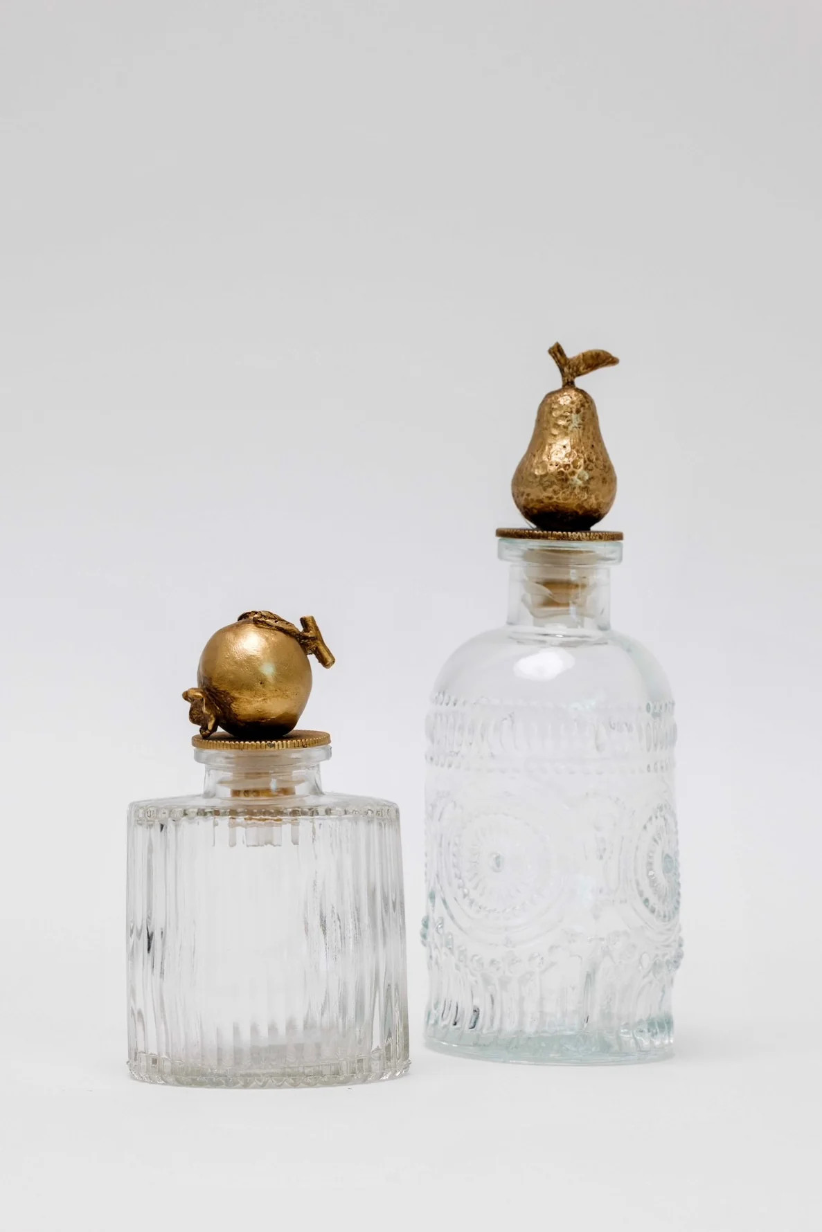 Glass Decanter with Pomegranate Top | THELIFESTYLEDCO