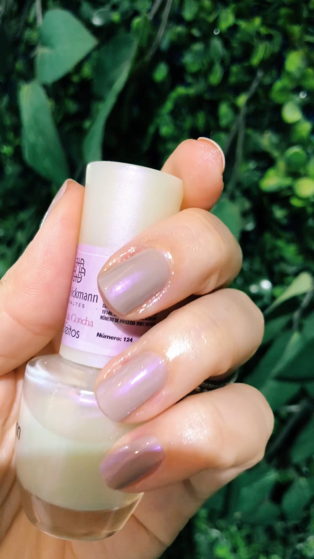 Unhas de semana com efeito furta cor perolado 🧜🏼‍♀️
 Achei que a misturinha de esmaltes dessa semana ficou super chic e estiloso. Já deixei as opções pra você fazer a sua misturinha também 😉👇🏻

#LTKbeauty #LTKwedding #LTKbrasil