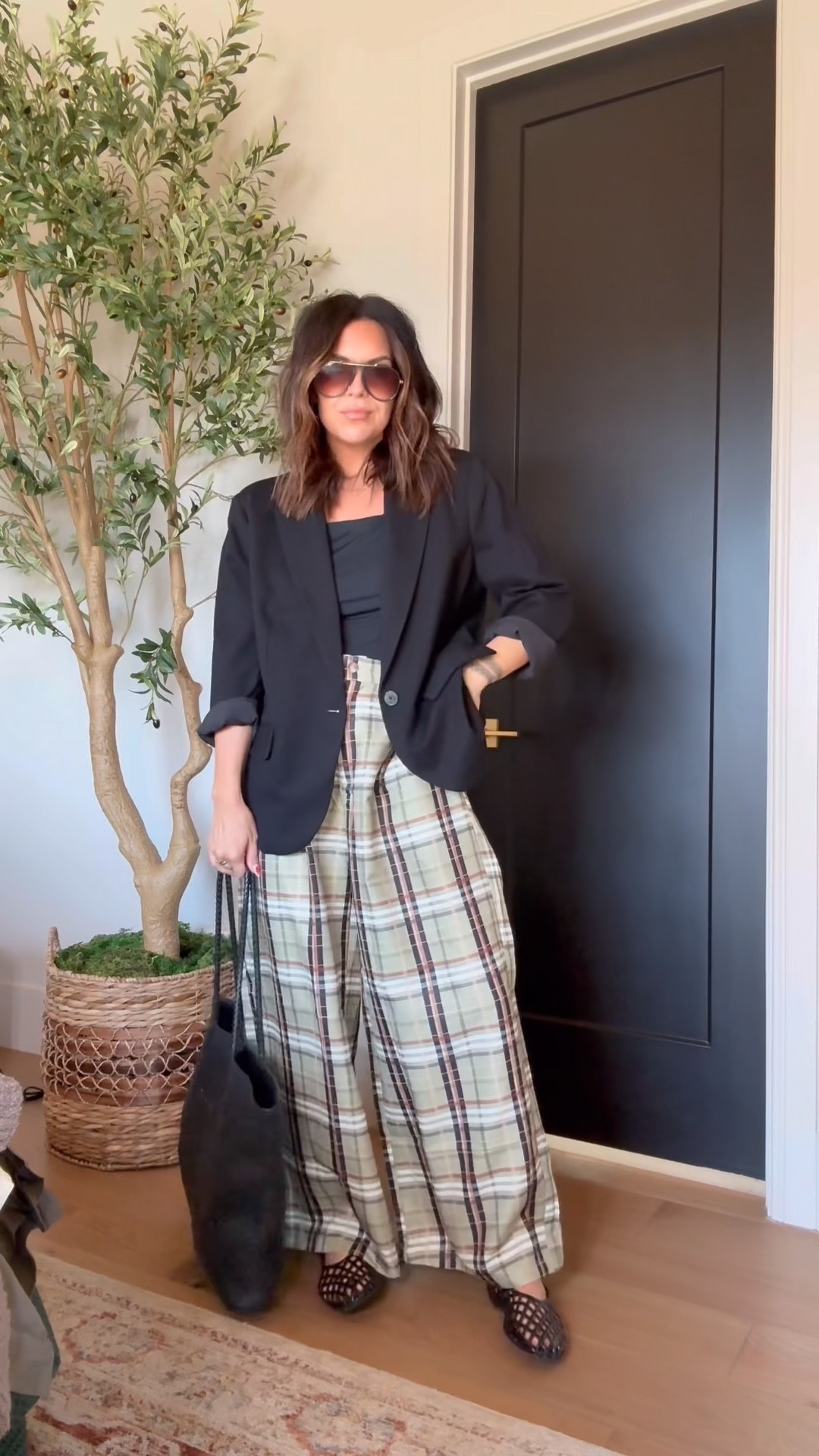 Plaid fun pants!  Dress em up or down!  Such a fun piece!
They run true to size with a stretchy waistband, so don’t size up. 
Tops I’m in an XL
JELLY FLATS ARE A STAPLE!


#LTKootd #LTKgrwm #LTKMidsize

#LTKootd #LTKgrwm #LTKMidsize