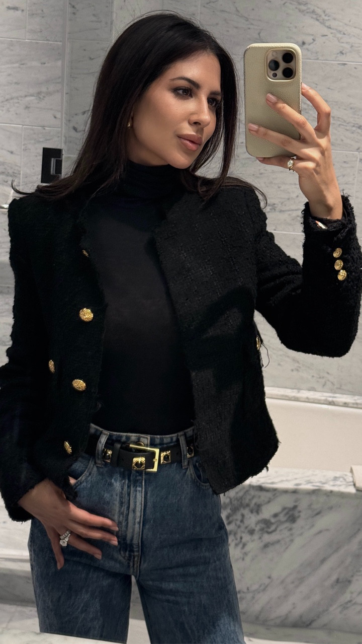 An easy evening look built around one statement piece.

I’ve been reaching for this belt constantly since I got it instantly makes elevated simple outfits making them feel polished without trying too hard.

Perfect for denim, tailoring, or layering under jackets.

Wearing it for girls night 🖤

Comment BELT if you want the link.

#quietluxury
#elevatedbasics
#effortlessstyle
#minimaloutfit
#everydayelegance