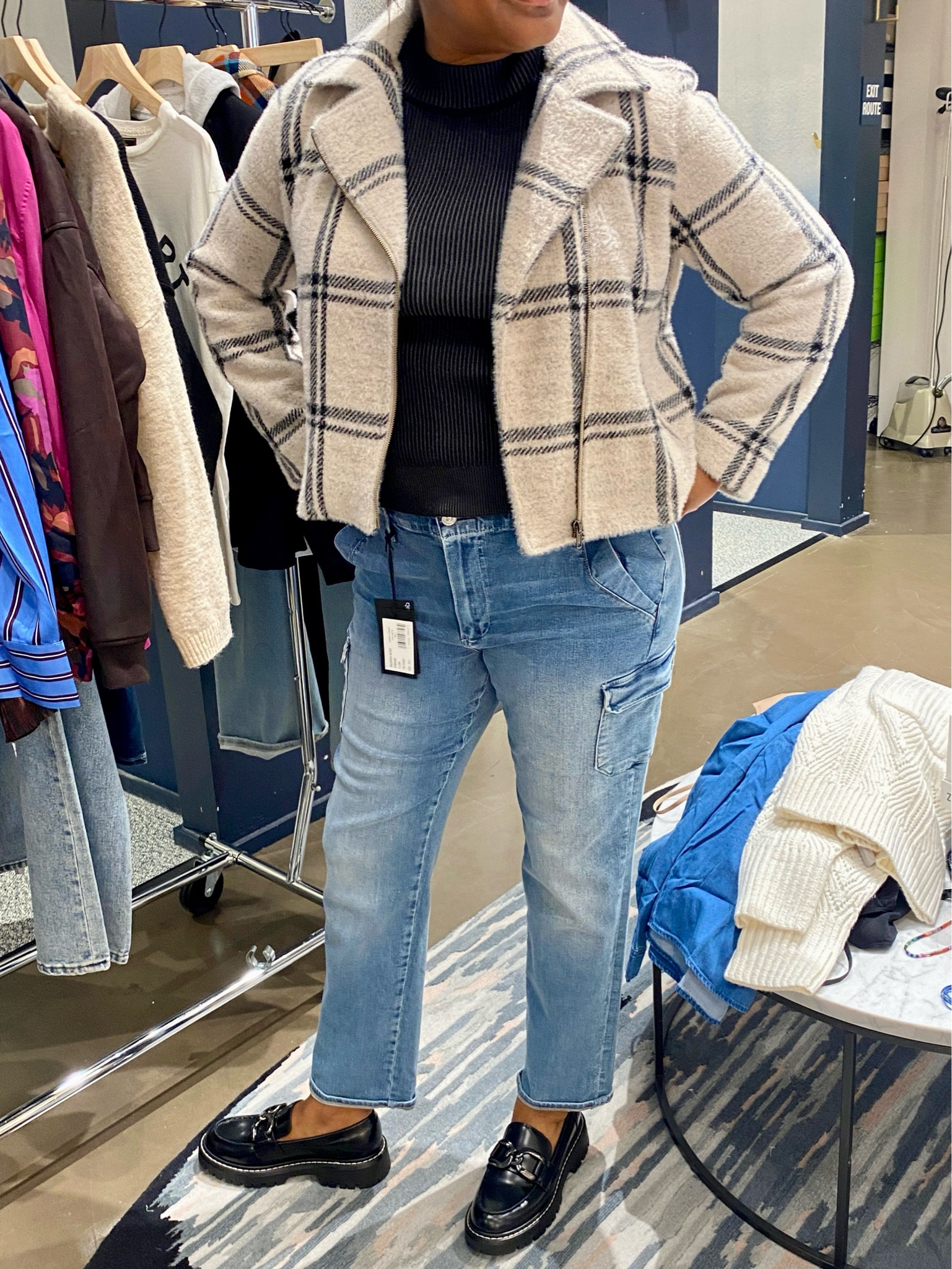 Wide leg jeans: cargo

Go rugged yet refined with a cropped-to-ankle cargo, a waist-grazing slim sweater, hip-grazing topper, and lug sole loafers.

#LTKstyletip #LTKSeasonal #LTKover40