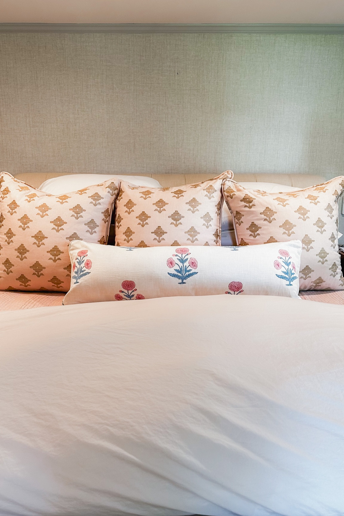 Pro tip! When it comes to making a bed not only look extra lush but feel extra cozy, double up on your choice of comforter!

Place not one but two comforters inside your duvet for instant fullness and luxury. Keep in mind what you choose for a comforter matters. 

I’m now entering the chapter in my life where my body overheats in the night so I confided in the professionals at @cuddledown for their expertise on the right type of comforter material that will help keep me cooler at night.

Most people are likely sleeping in cotton or polyester comforters which are a popular choice because of the price. 

Bamboo Comforters are a relatively new product that has started gaining popularity this year because of their great benefits.

Believe it or not, cotton doesn’t tend to be the best material for a comforter as it holds pollen, mold and bacteria until it’s washed. If possible, opt for a material that is hypoallergenic and antibacterial.

Some great comforter options include: luxury bamboo, eucalyptus, and down.

Have you tried this bedding top at home? What is your favorite bedding material? 