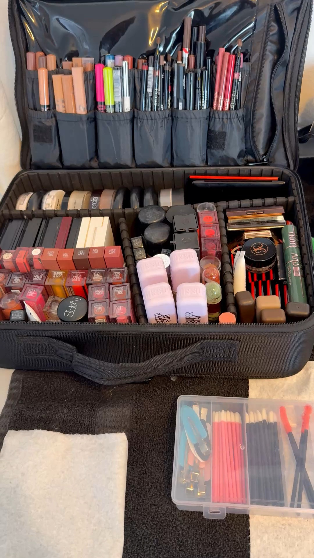 Celebrity Hair Stylist & Makeup Artist Kit Essentials 🫶🏾

#LTKOver40 #LTKBeauty #LTKselfcare
