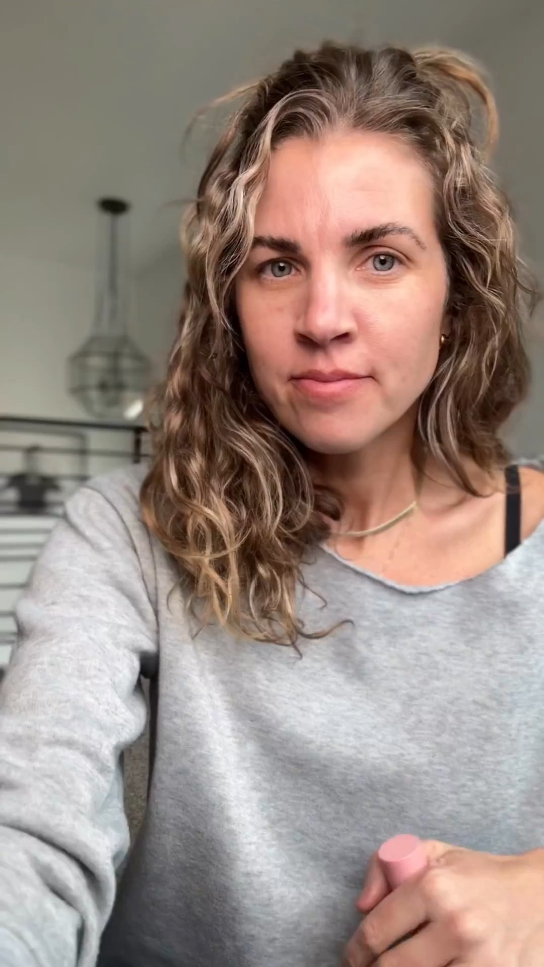  5 minute face for the days I want to look put together… but I have zero extra time.

Mom of 3.
School drop off.
Work calls.
Errands.
Life.

This is my natural glow, no heavy makeup, just enough to feel like me again.

Fast. Easy. Done.

 