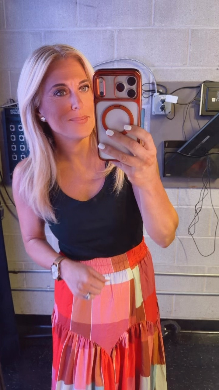 I just love this maxi skirt for women. It’s so pretty and just transition so well from summer to fall. ￼

#LTKootd