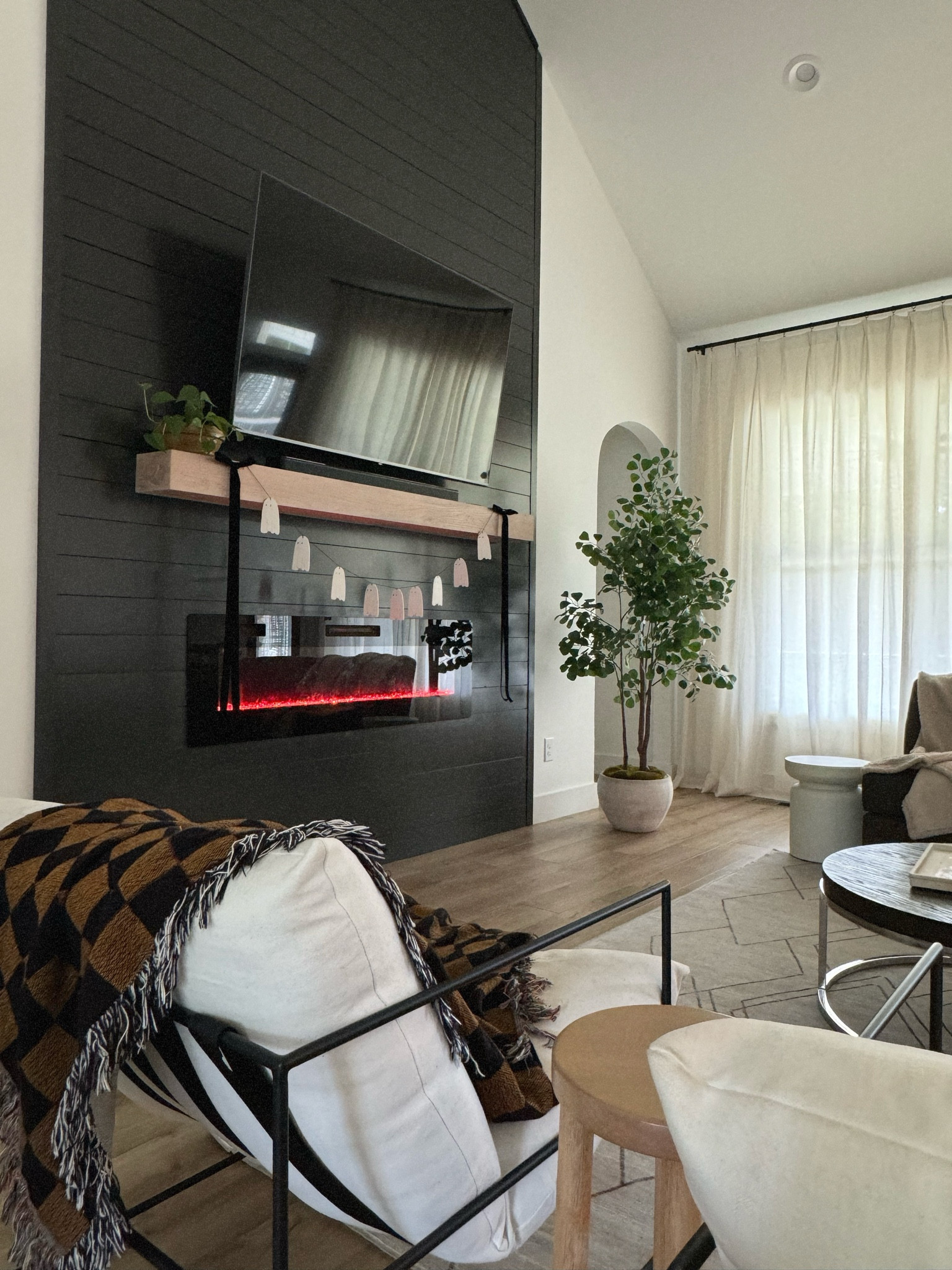 Halloween mantle 
Fireplace Halloween decor 
Cute Halloween
Home decor 

#LTKHome #LTKSeasonal