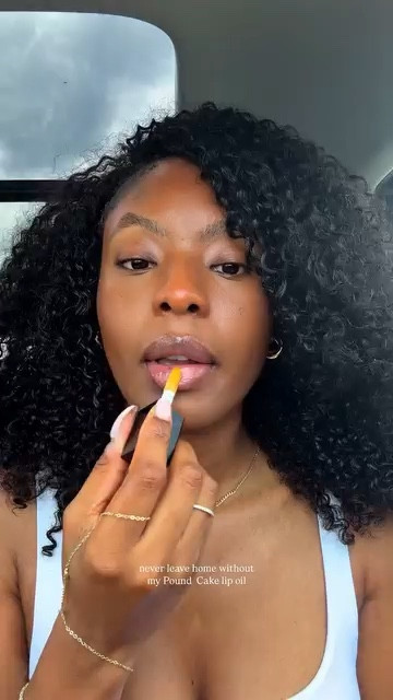Not to be dramatic, but the Pound Cake lip oil might be magic — my lips stay soft + hydrated for hours


#LTKBeauty