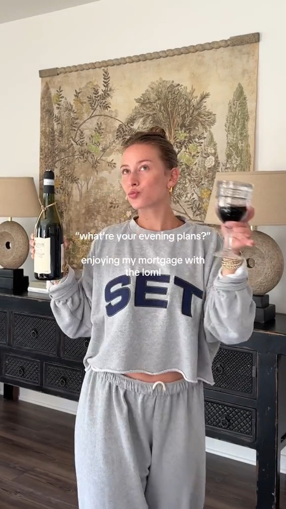 7/16/25 Cozy Summer Date Night at Home 🌙


Fully embracing my stay in and romanticize home era 🫶 Shared a little date night at home moment, cozied up in my Set Active loungewear set. Linking our living room decor, coffee bar setup, and cozy home touches that make staying in feel extra special. Whether it’s a solo night or quality time with someone, there’s just something about summer nights at home ✨

#LTKHome